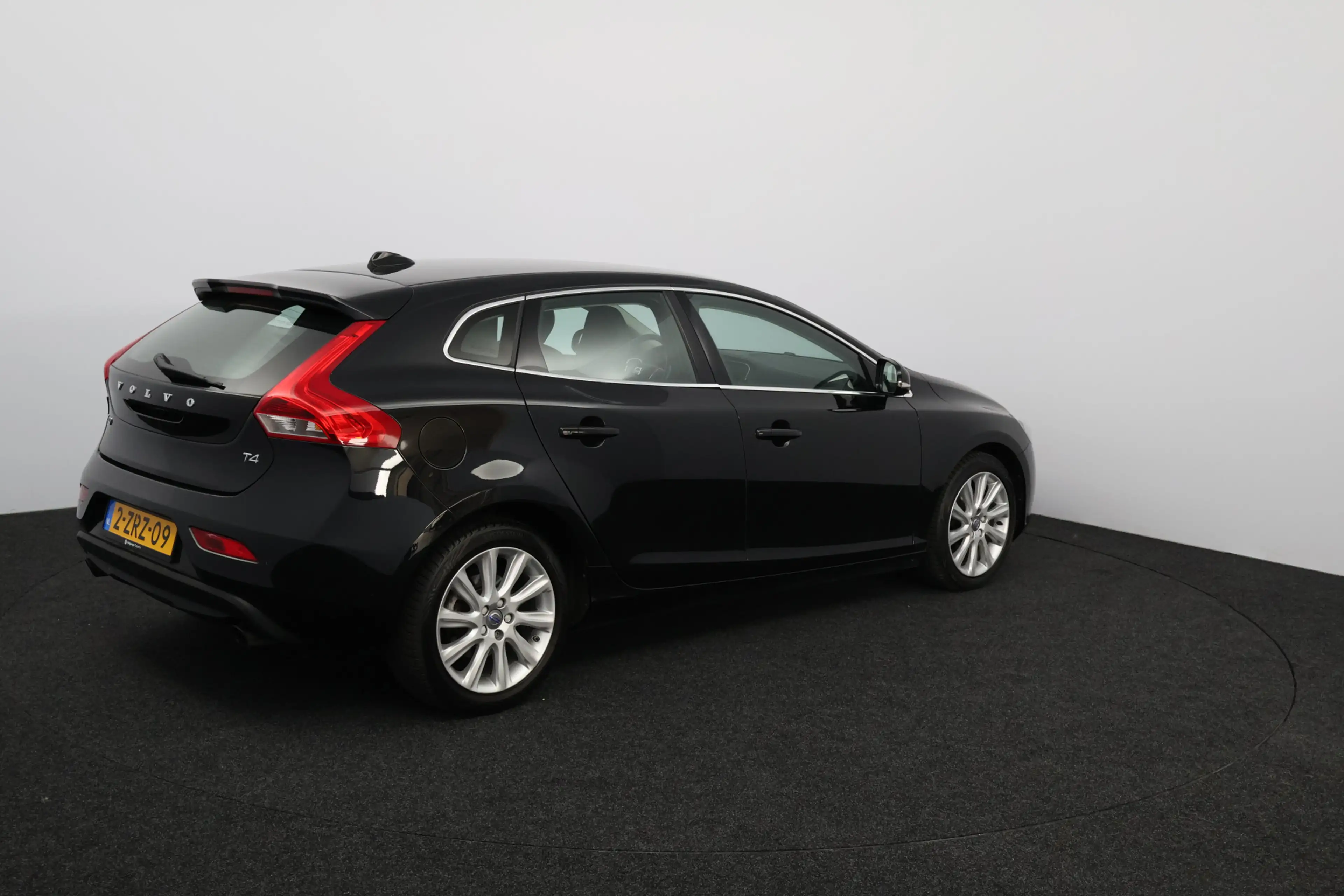 Volvo V40 1.6 T4 Momentum/ AUTOMAAT!/ 17'' LMV/ Half-Leder/ — photo 12