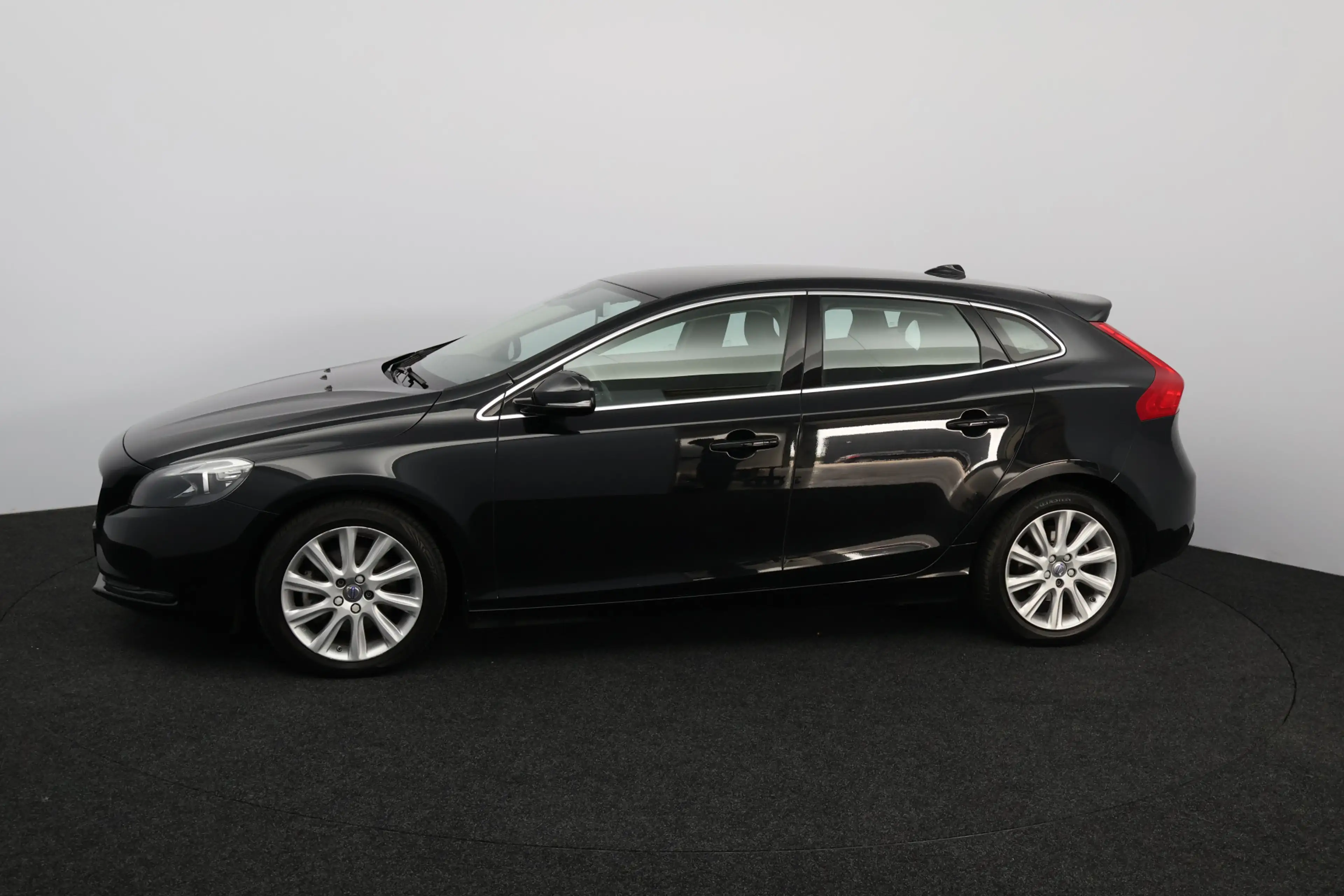 Volvo V40 1.6 T4 Momentum/ AUTOMAAT!/ 17'' LMV/ Half-Leder/ — photo 4