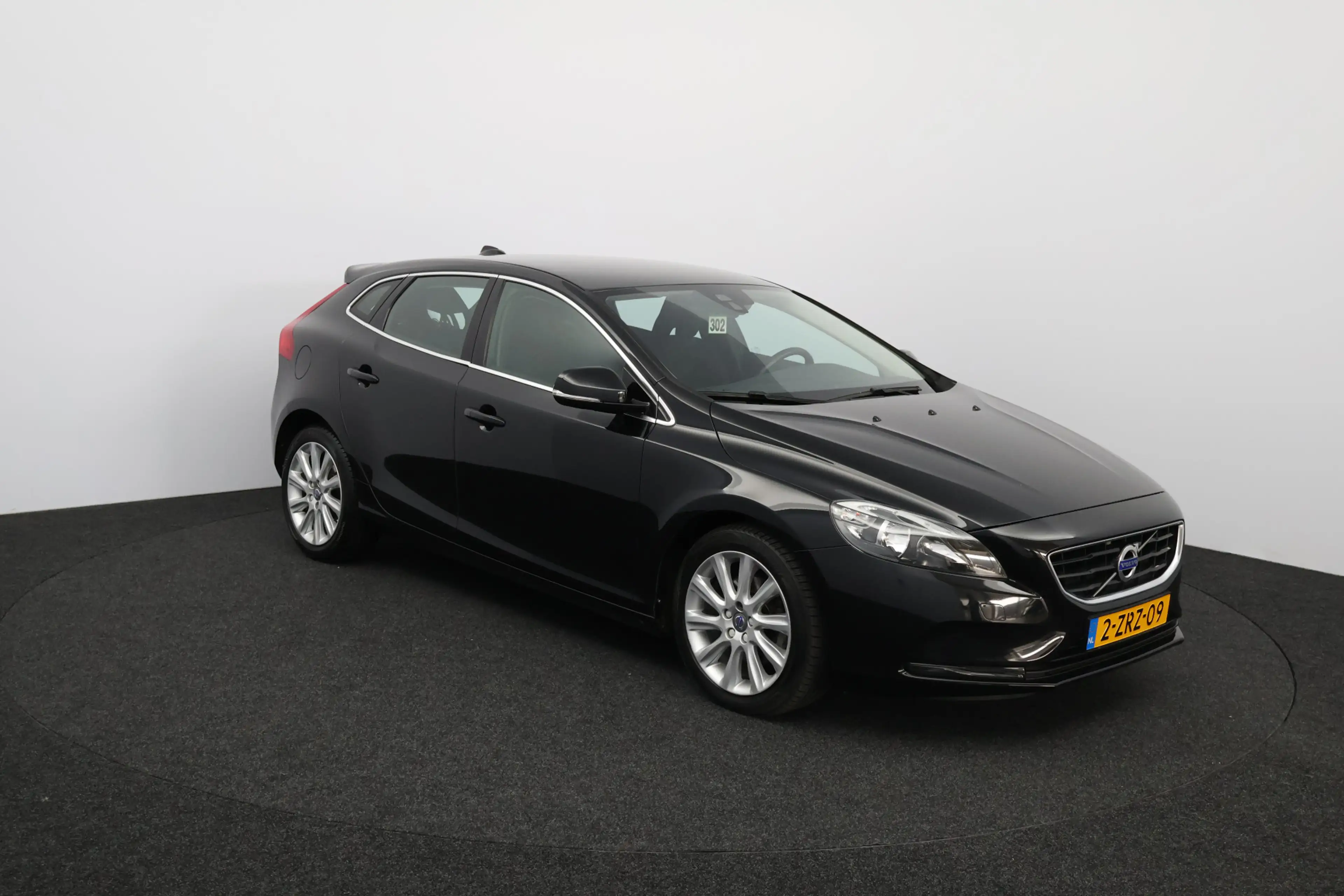 Volvo V40 1.6 T4 Momentum/ AUTOMAAT!/ 17'' LMV/ Half-Leder/ — photo 9