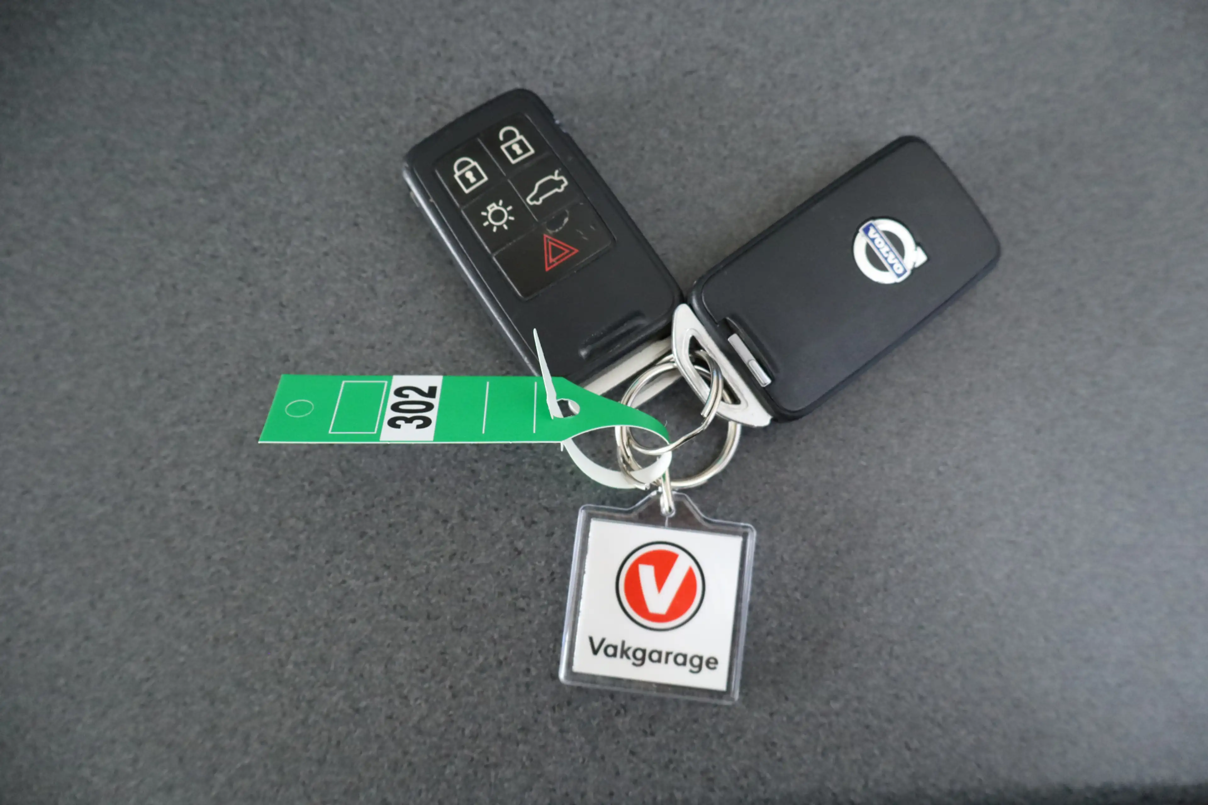 Volvo V40 1.6 T4 Momentum/ AUTOMAAT!/ 17'' LMV/ Half-Leder/ — photo 15