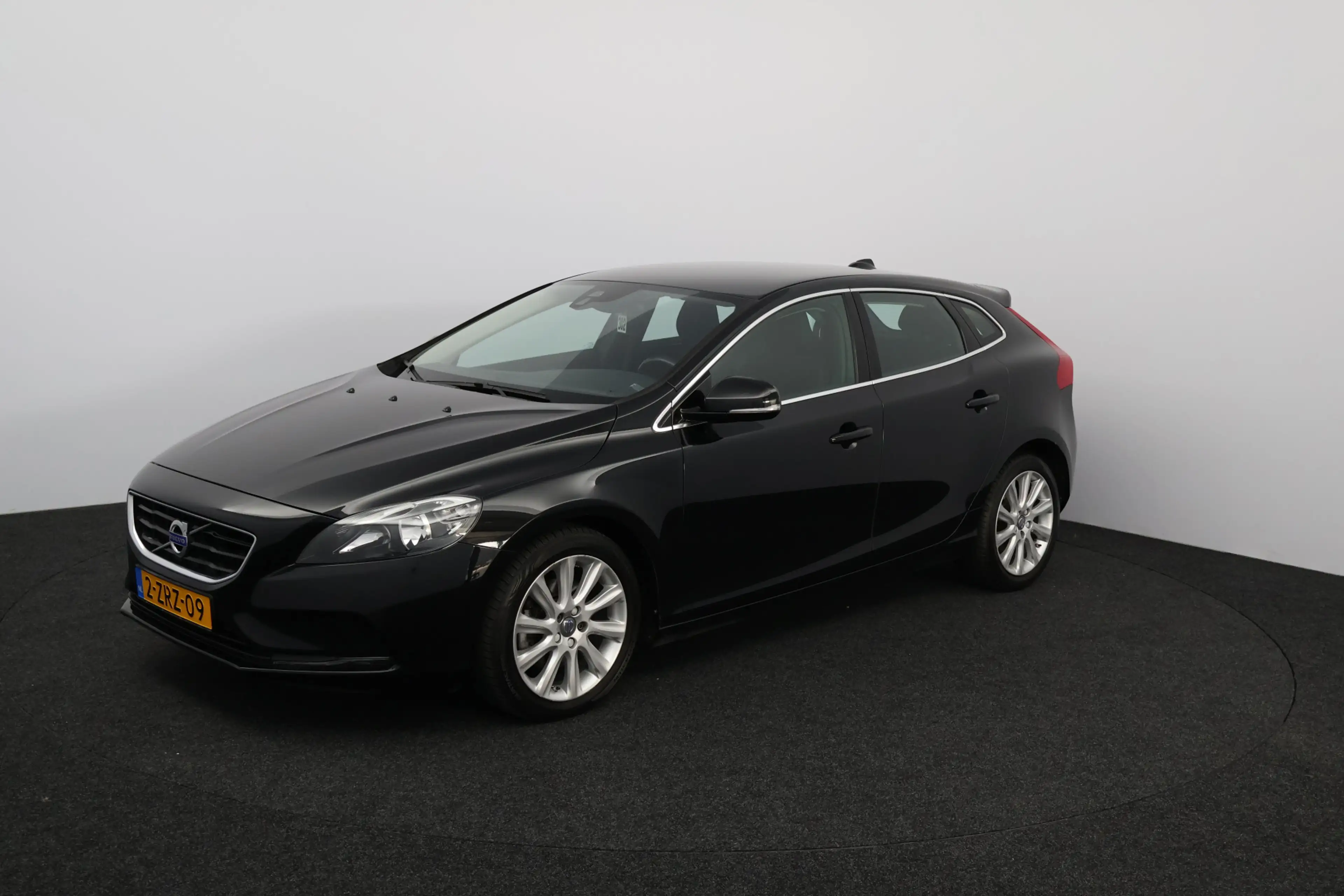 Volvo V40 1.6 T4 Momentum/ AUTOMAAT!/ 17'' LMV/ Half-Leder/ — photo 6