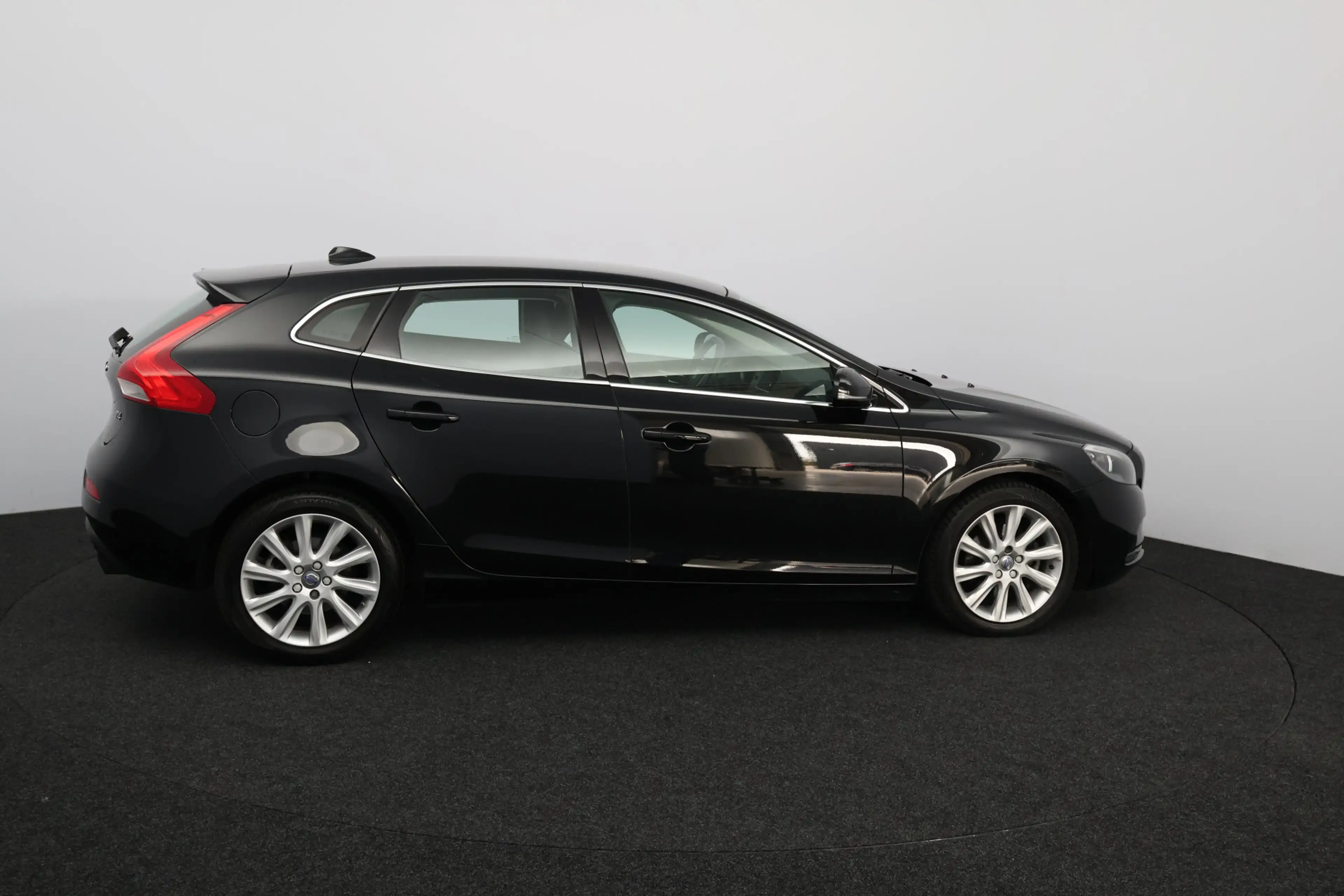 Volvo V40 1.6 T4 Momentum/ AUTOMAAT!/ 17'' LMV/ Half-Leder/ — photo 11