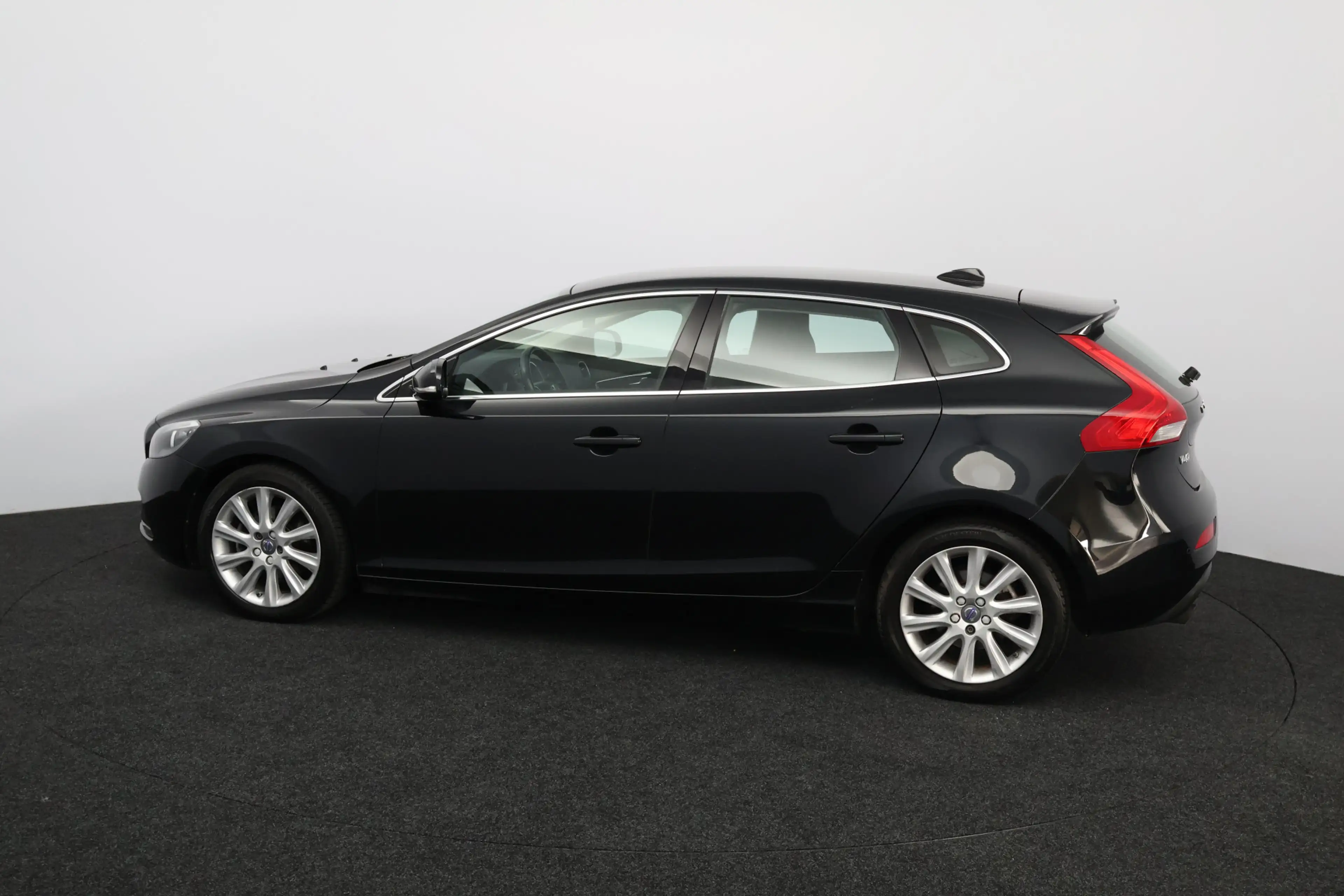 Volvo V40 1.6 T4 Momentum/ AUTOMAAT!/ 17'' LMV/ Half-Leder/ — photo 3