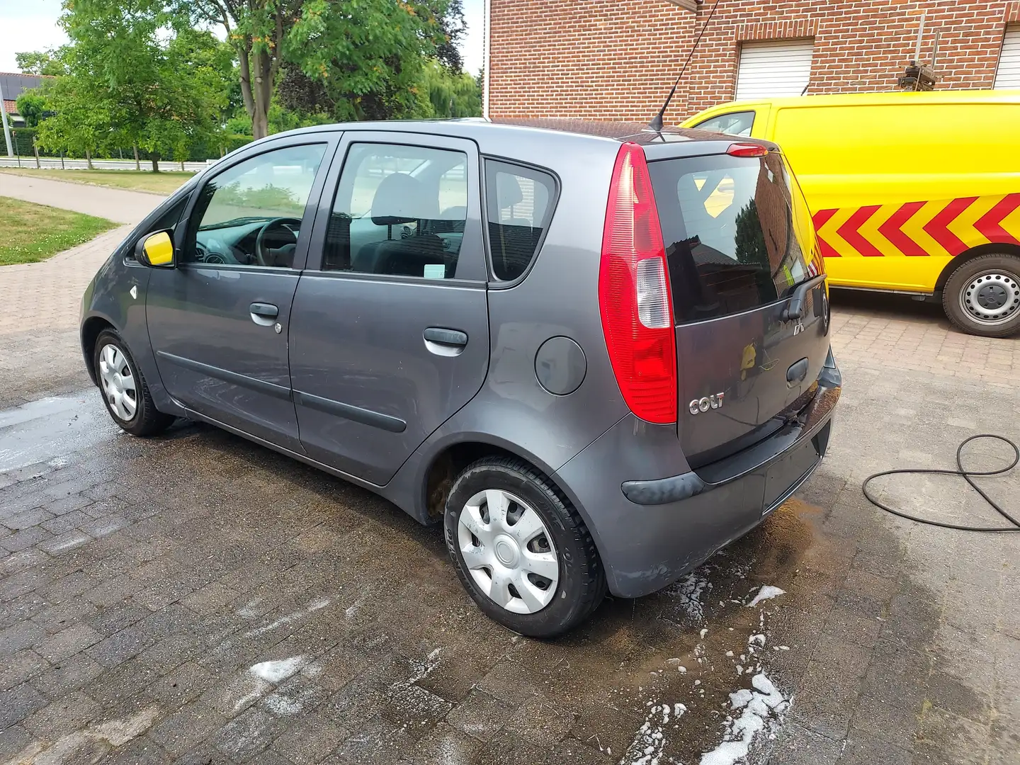 Mitsubishi Colt Colt 1.1 Gris - 2