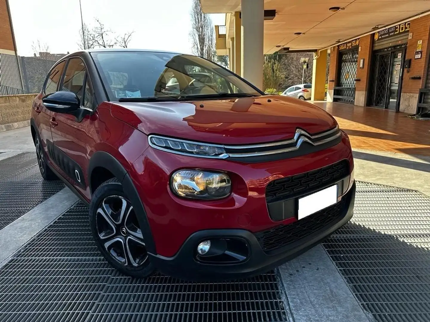 Citroen C3 PureTech 110 S&S EAT6 Shine *Promo SD 2025* Rood - 1