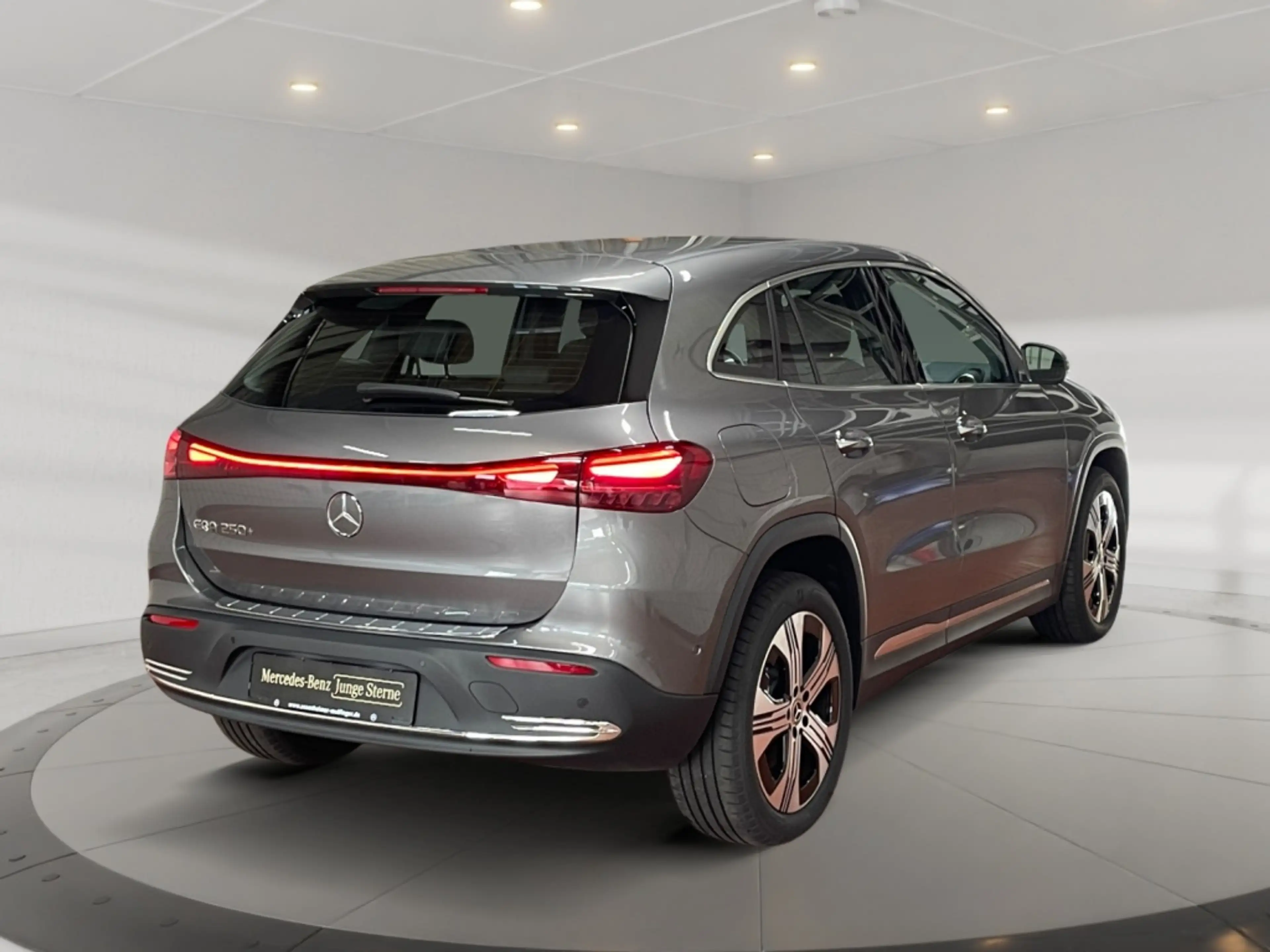 Mercedes-Benz EQA 250 + MBUX+Wide+Cam+LED+Navi+AUT+Keyl+Totw — photo 5