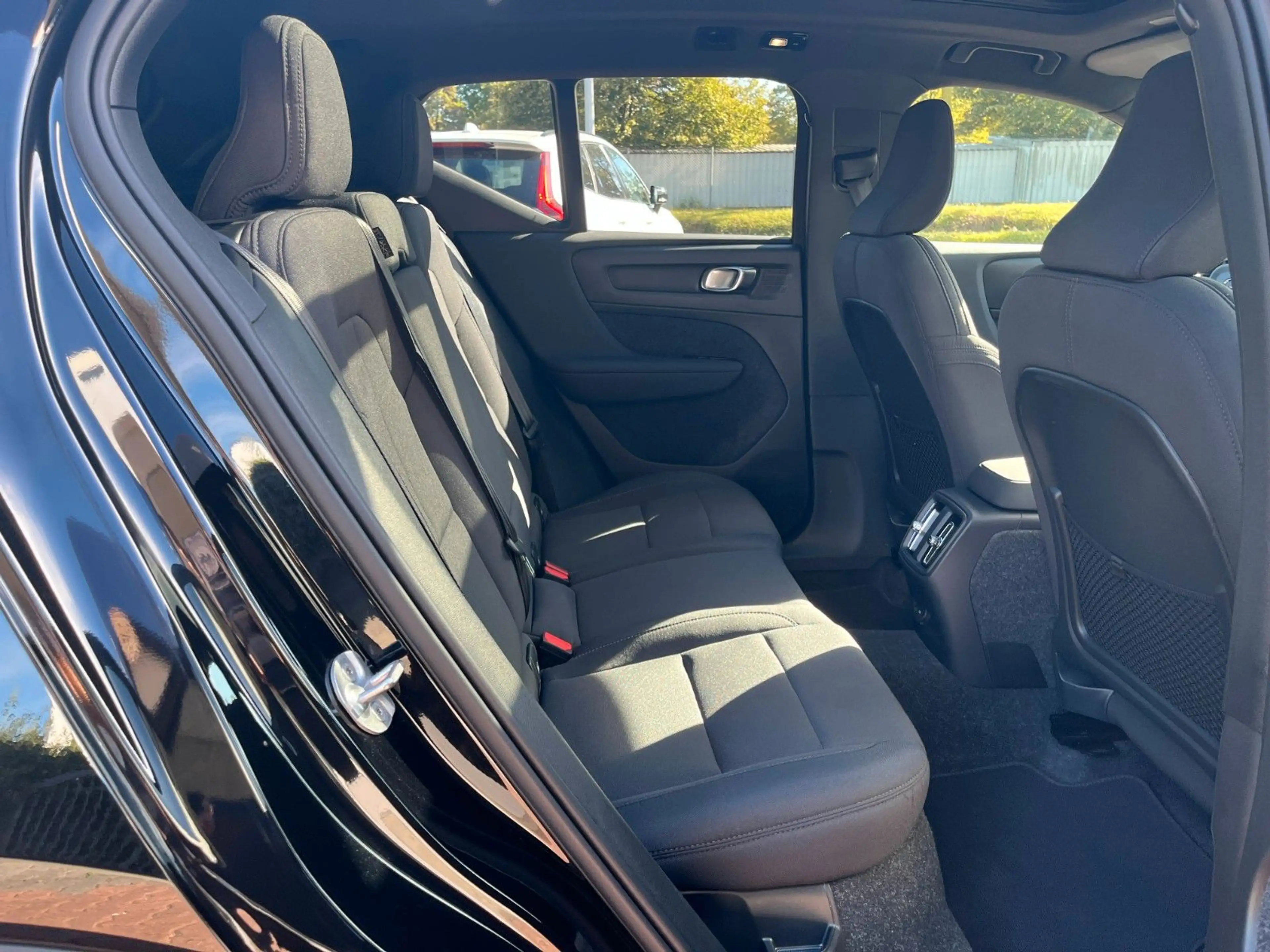 Volvo EX40 Plus Black Edit. Single Motor Ext Range — photo 28