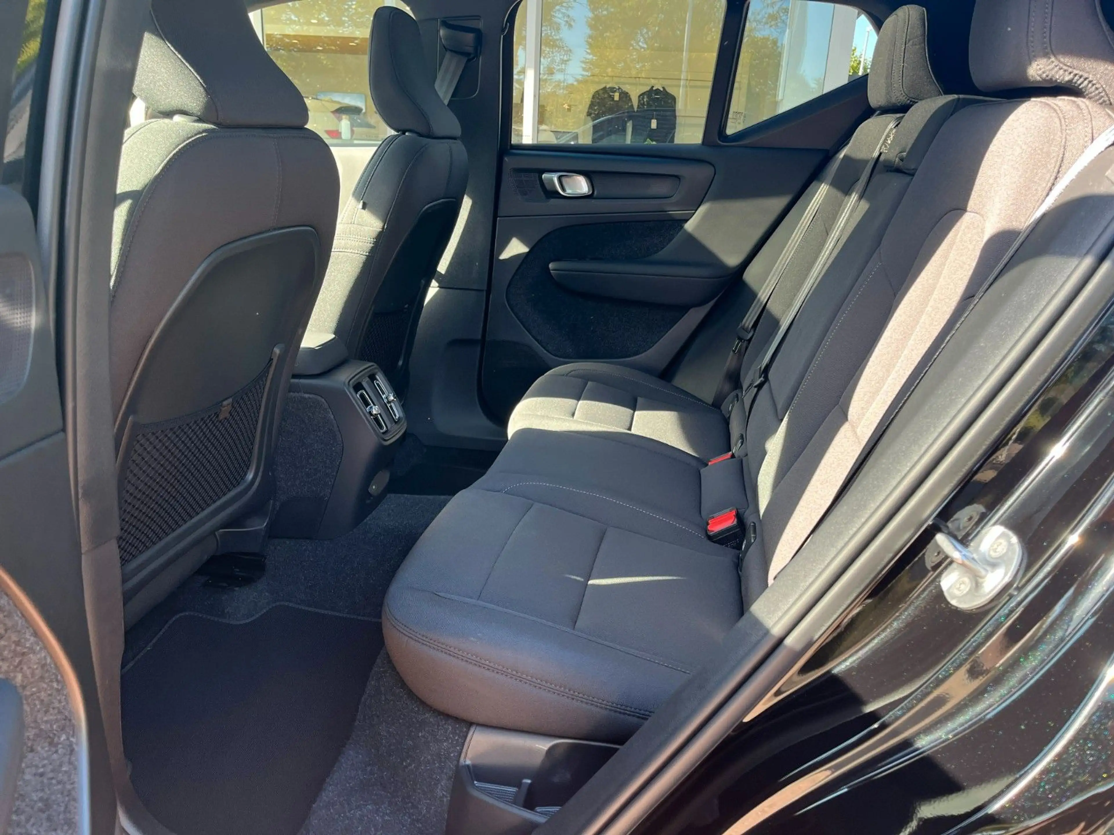 Volvo EX40 Plus Black Edit. Single Motor Ext Range — photo 27