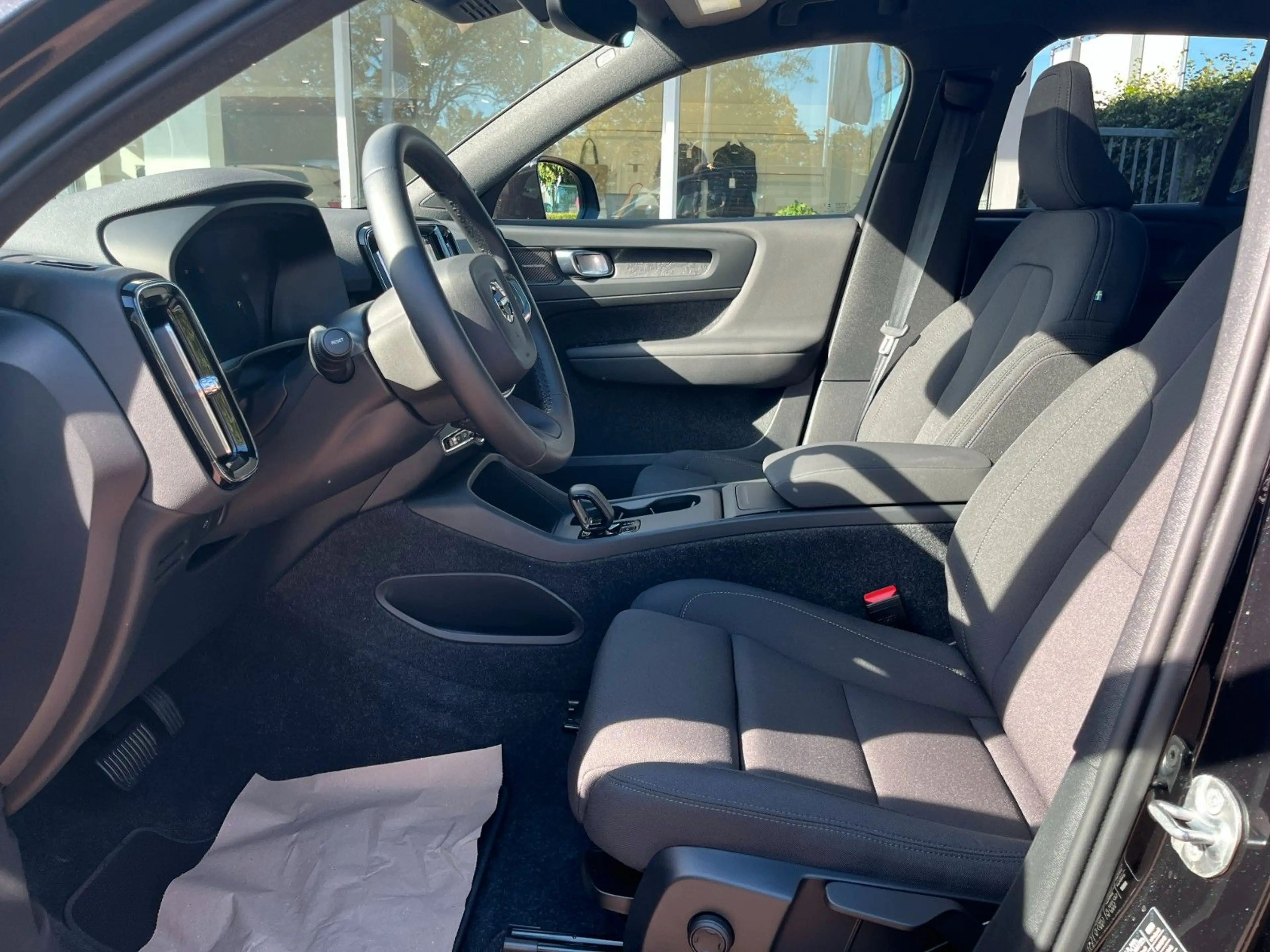 Volvo EX40 Plus Black Edit. Single Motor Ext Range — photo 24