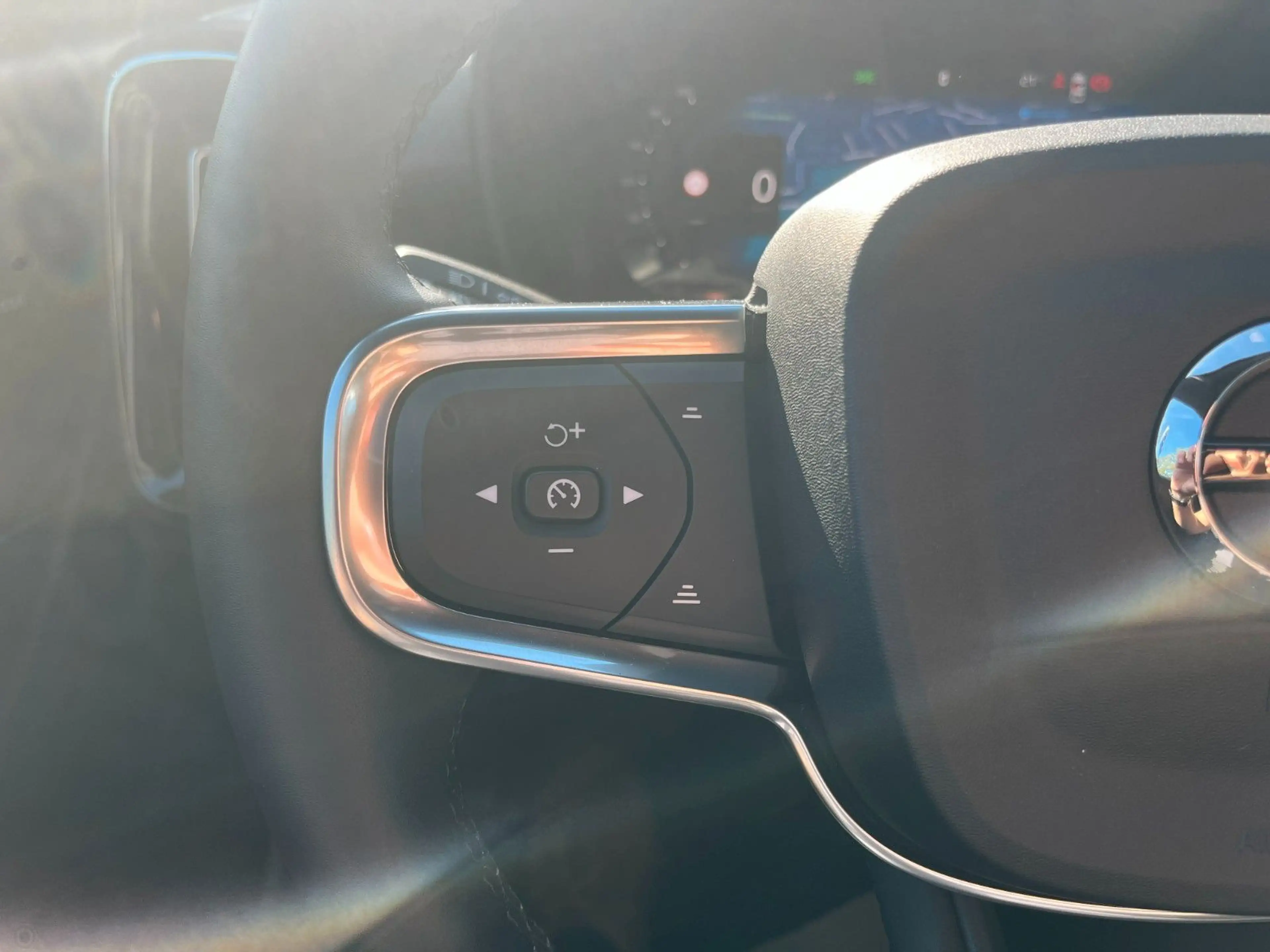 Volvo EX40 Plus Black Edit. Single Motor Ext Range — photo 18
