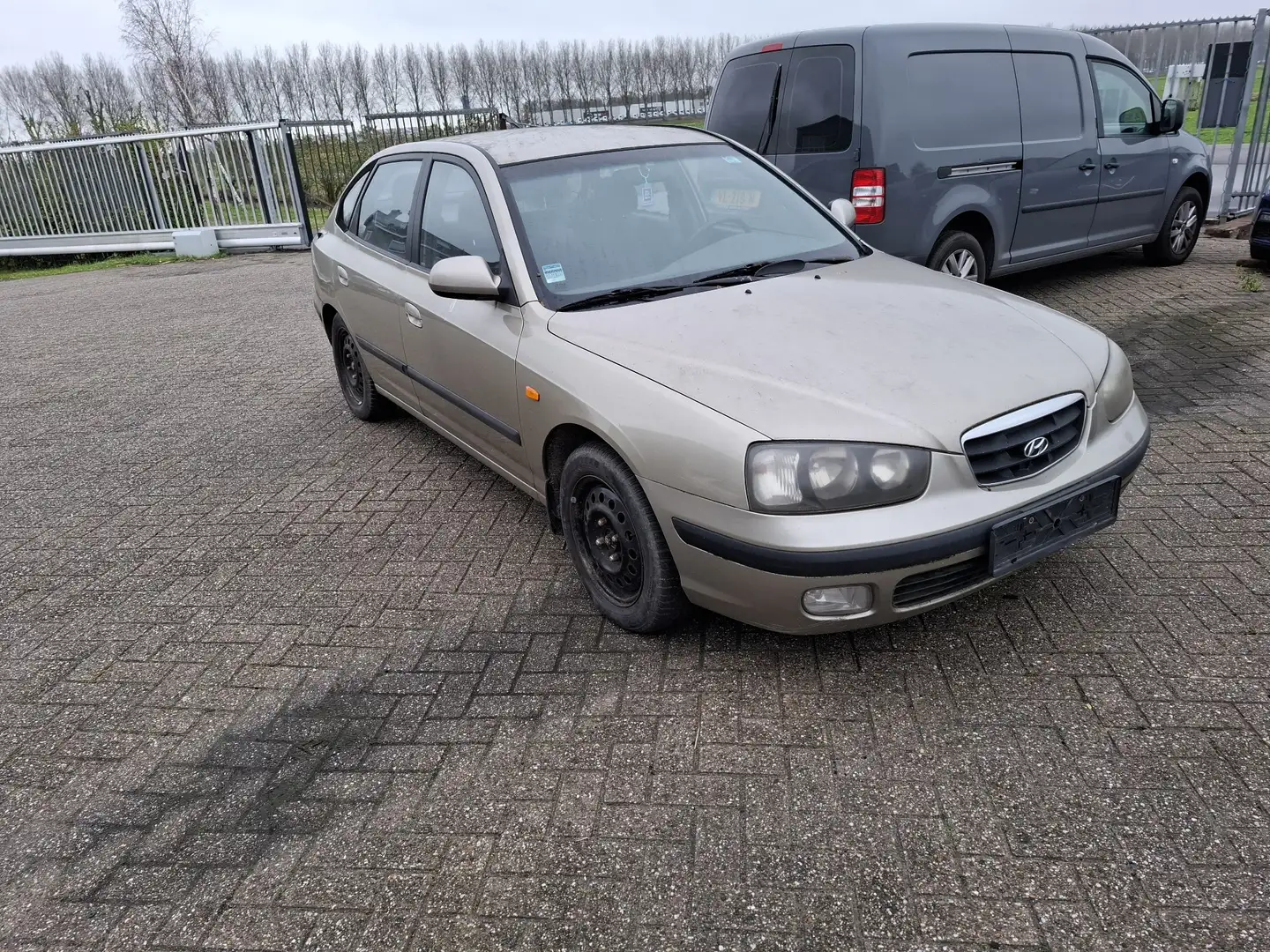 Hyundai ELANTRA 1.6i GLS - 2