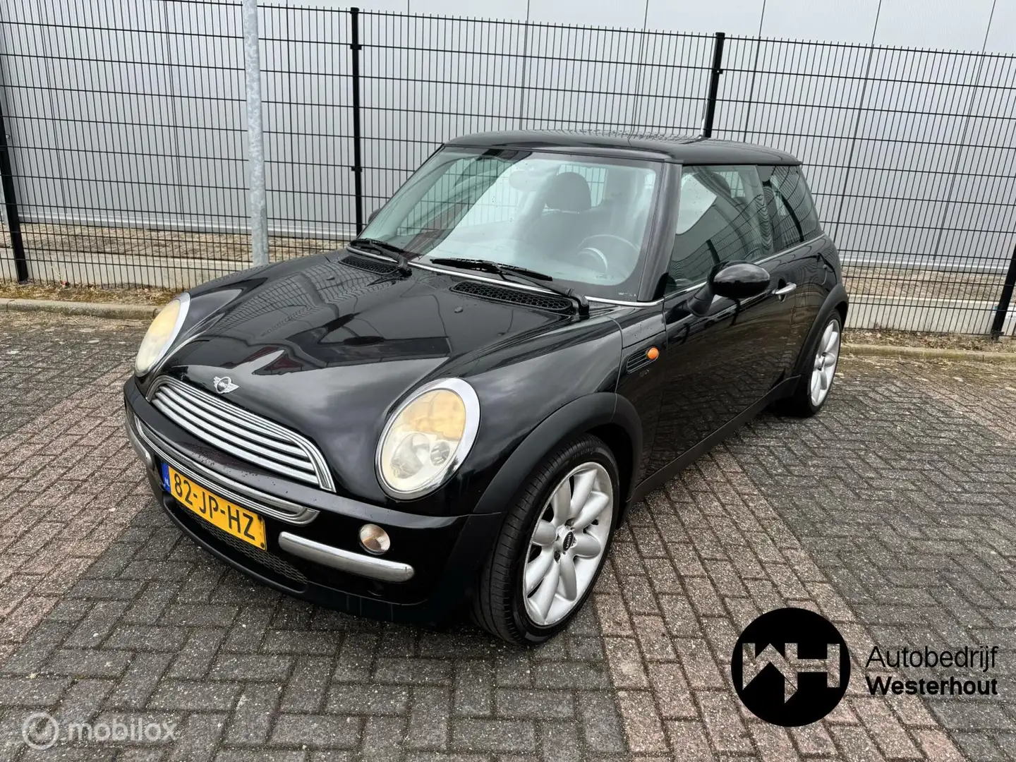 MINI Cooper Mini 1.6 Pepper Elektrische Panoramadak Airco NWE Zwart - 2