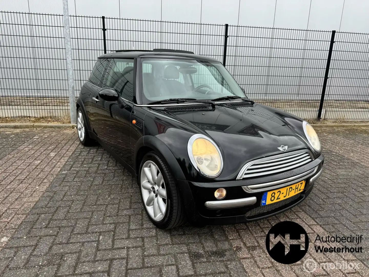 MINI Cooper Mini 1.6 Pepper Elektrische Panoramadak Airco NWE Zwart - 1