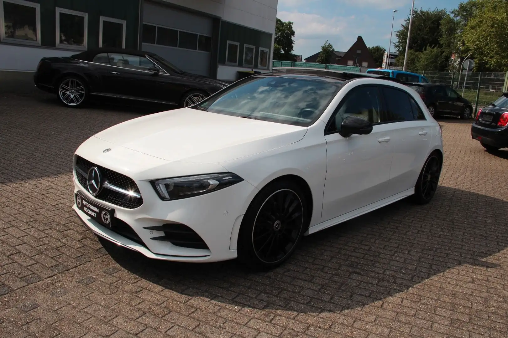 Mercedes-Benz A 180 AMG Line, MBUX, Wide, Pano, Ambi, 360, LED Blanc - 2