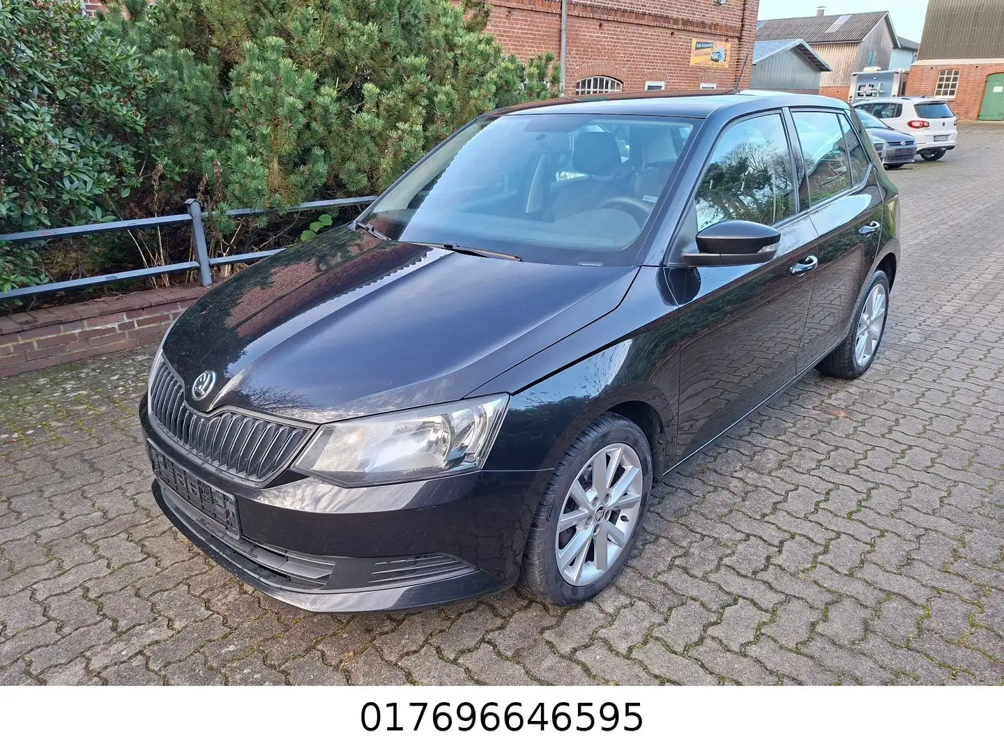 Skoda Fabia 1.0l MPI 44kW Ambition Schwarz - 1