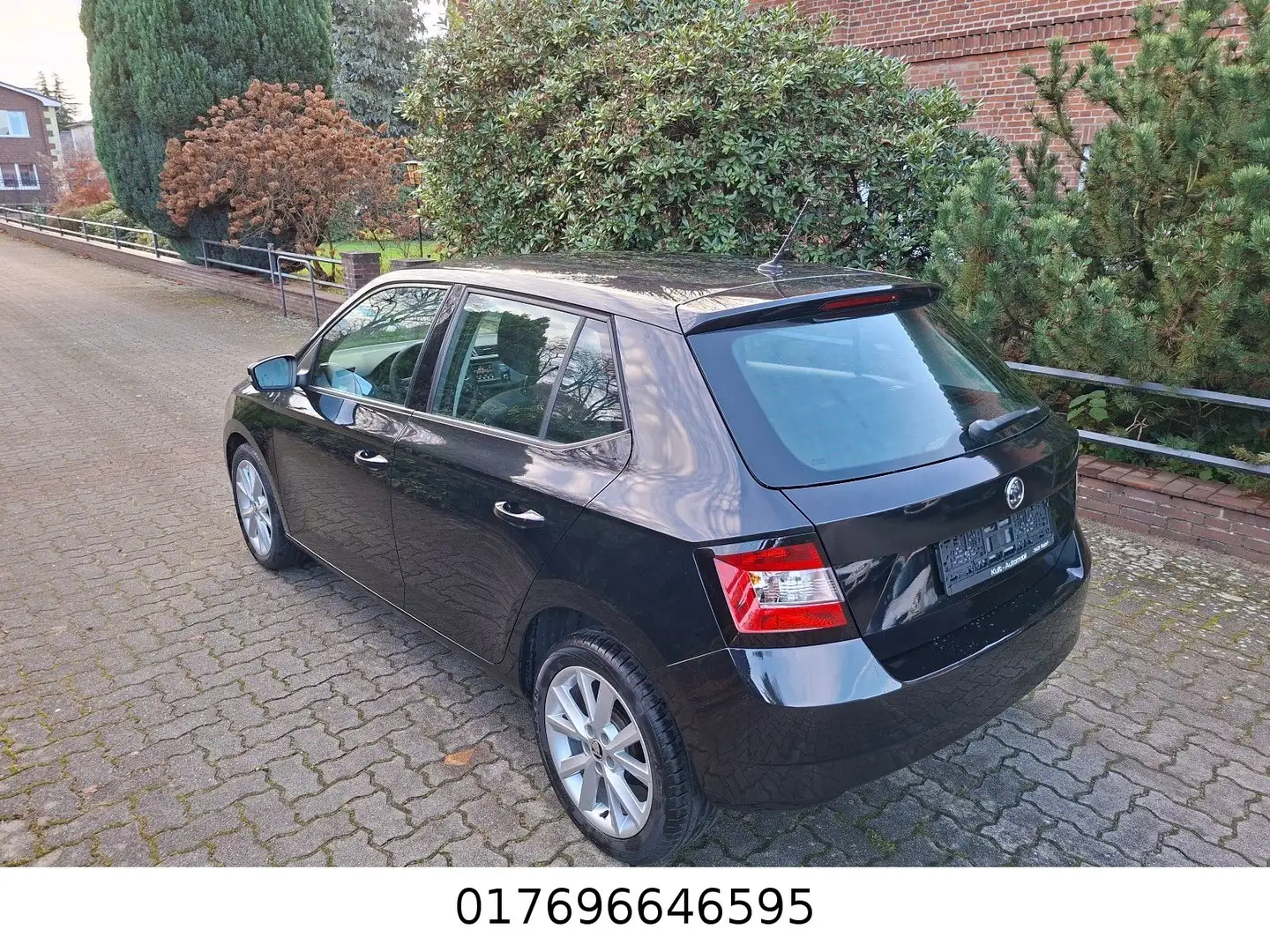 Skoda Fabia 1.0l MPI 44kW Ambition Schwarz - 2