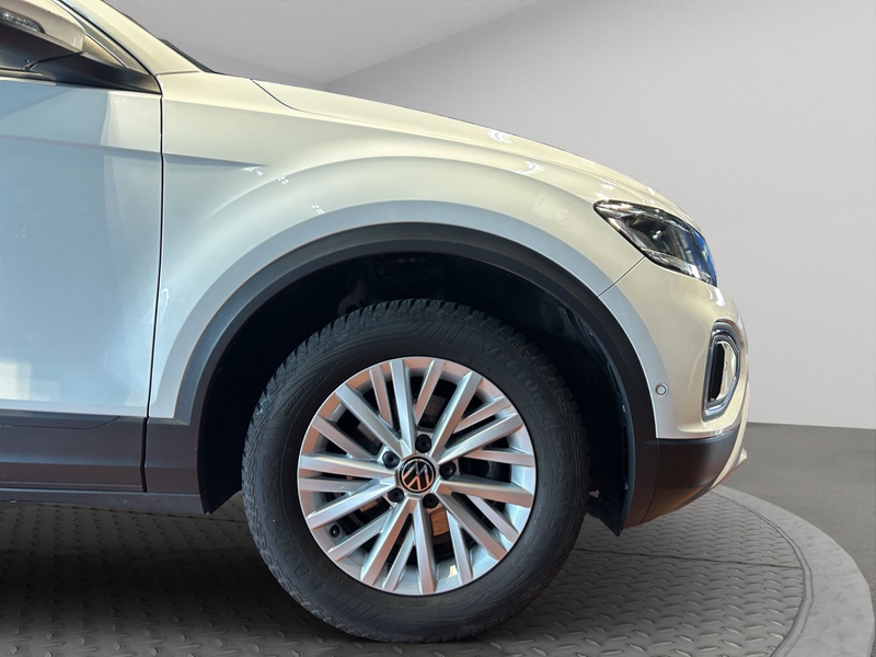 Volkswagen T-Roc Life — photo 14