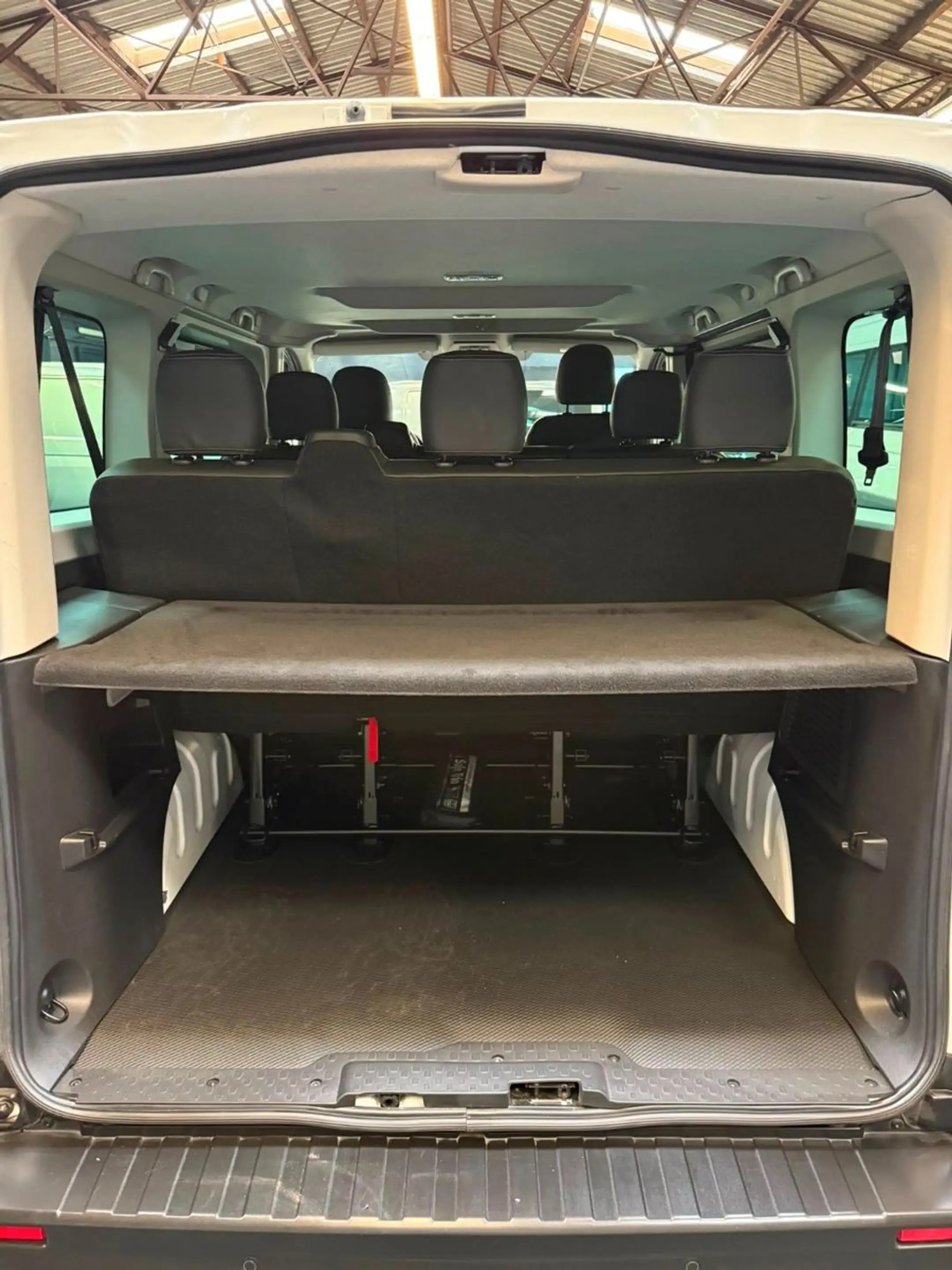 Renault Trafic Kombi L1H1 Life Style 8 Sitze AC LED PDC — photo 9