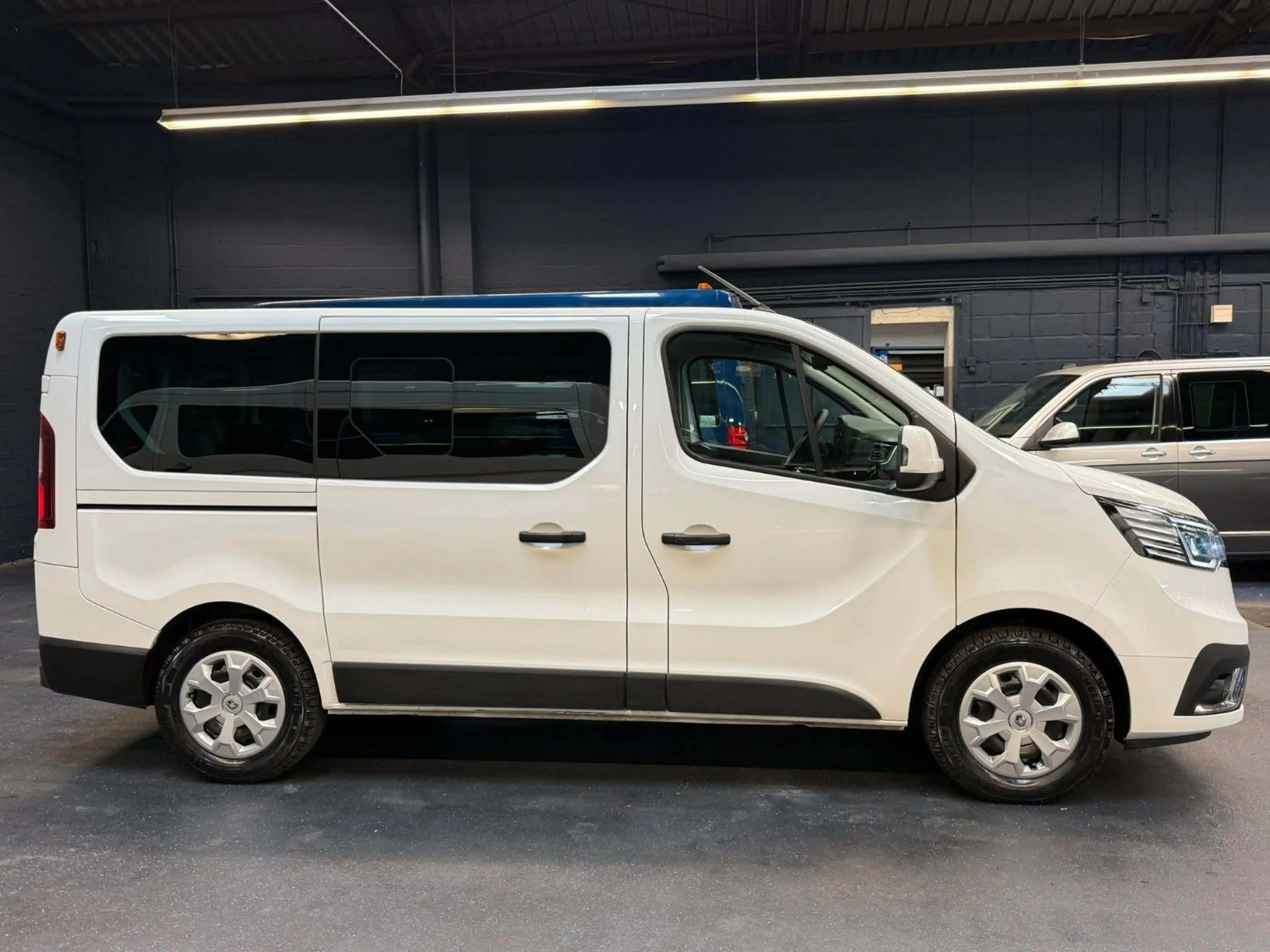 Renault Trafic Kombi L1H1 Life Style 8 Sitze AC LED PDC — photo 5