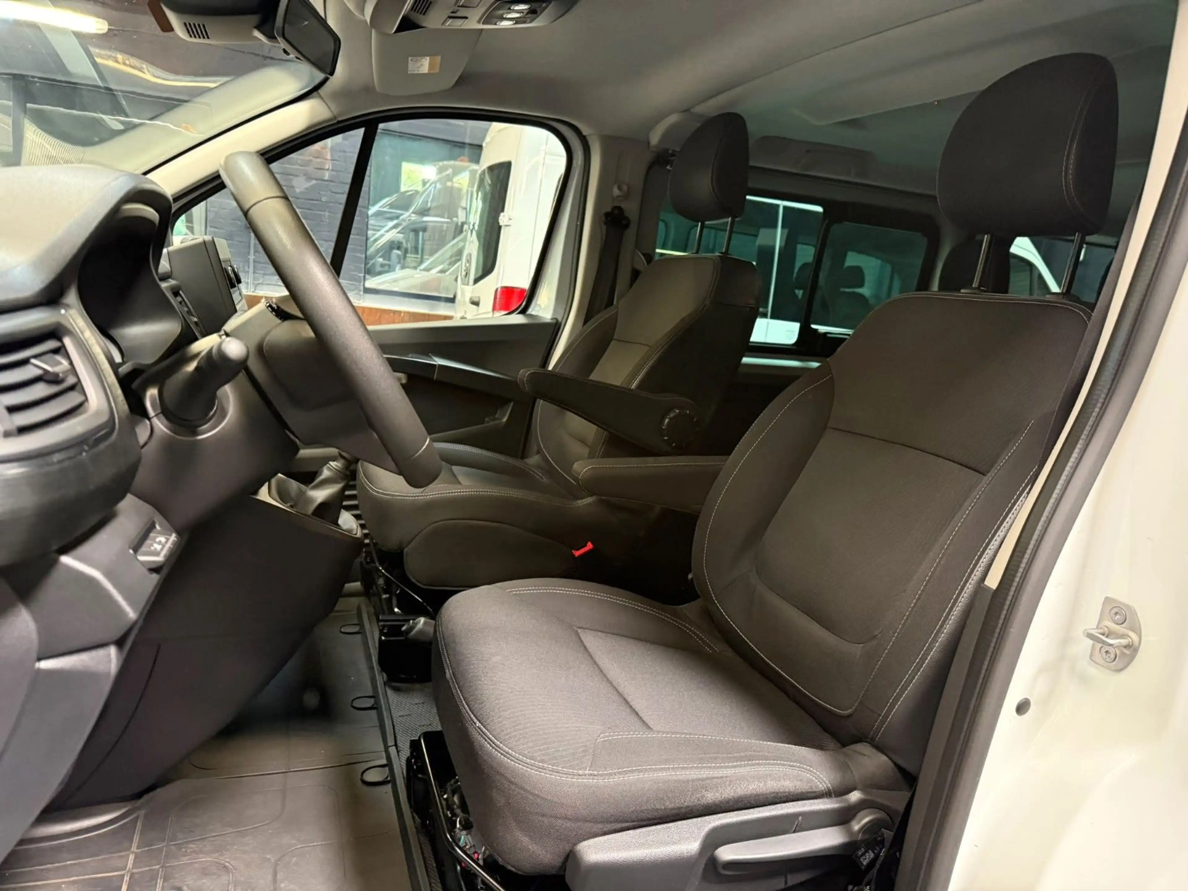Renault Trafic Kombi L1H1 Life Style 8 Sitze AC LED PDC — photo 13
