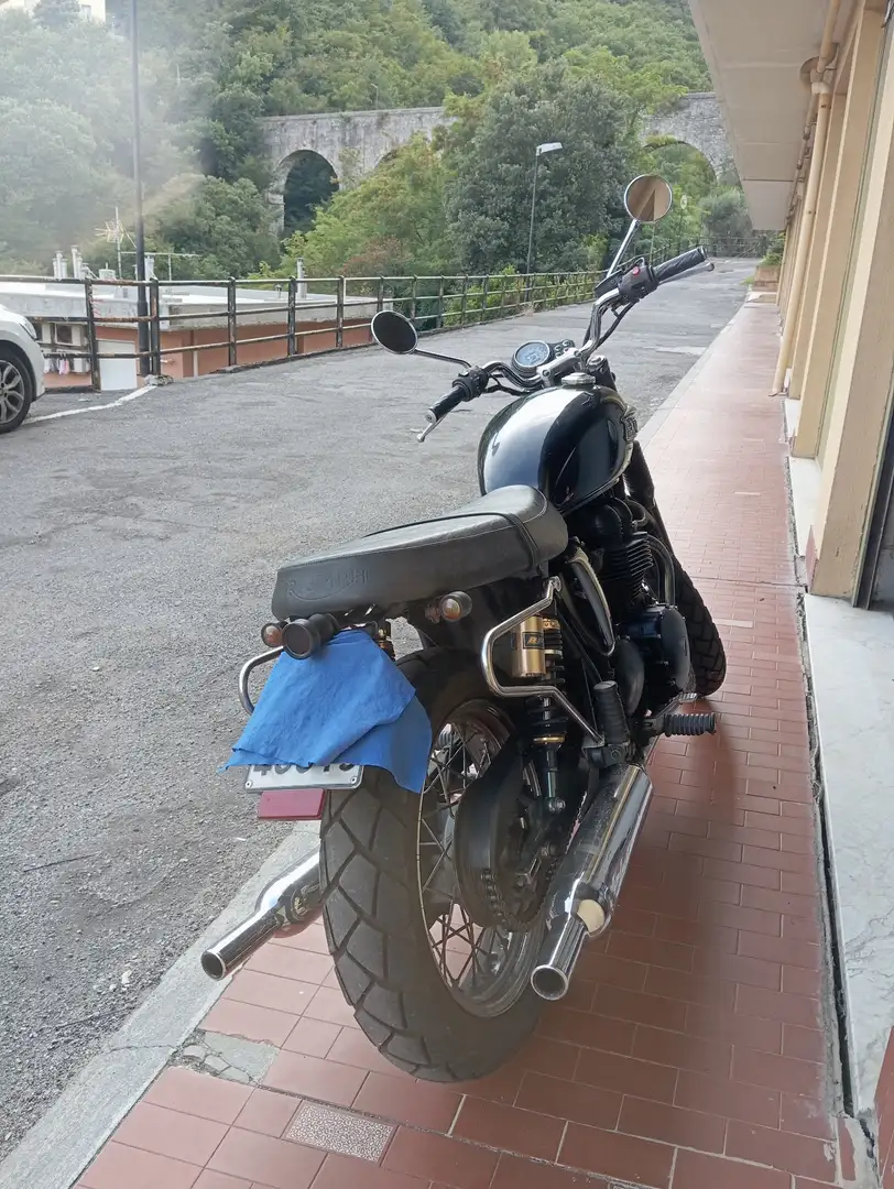 Triumph Bonneville T100 Black Noir - 2