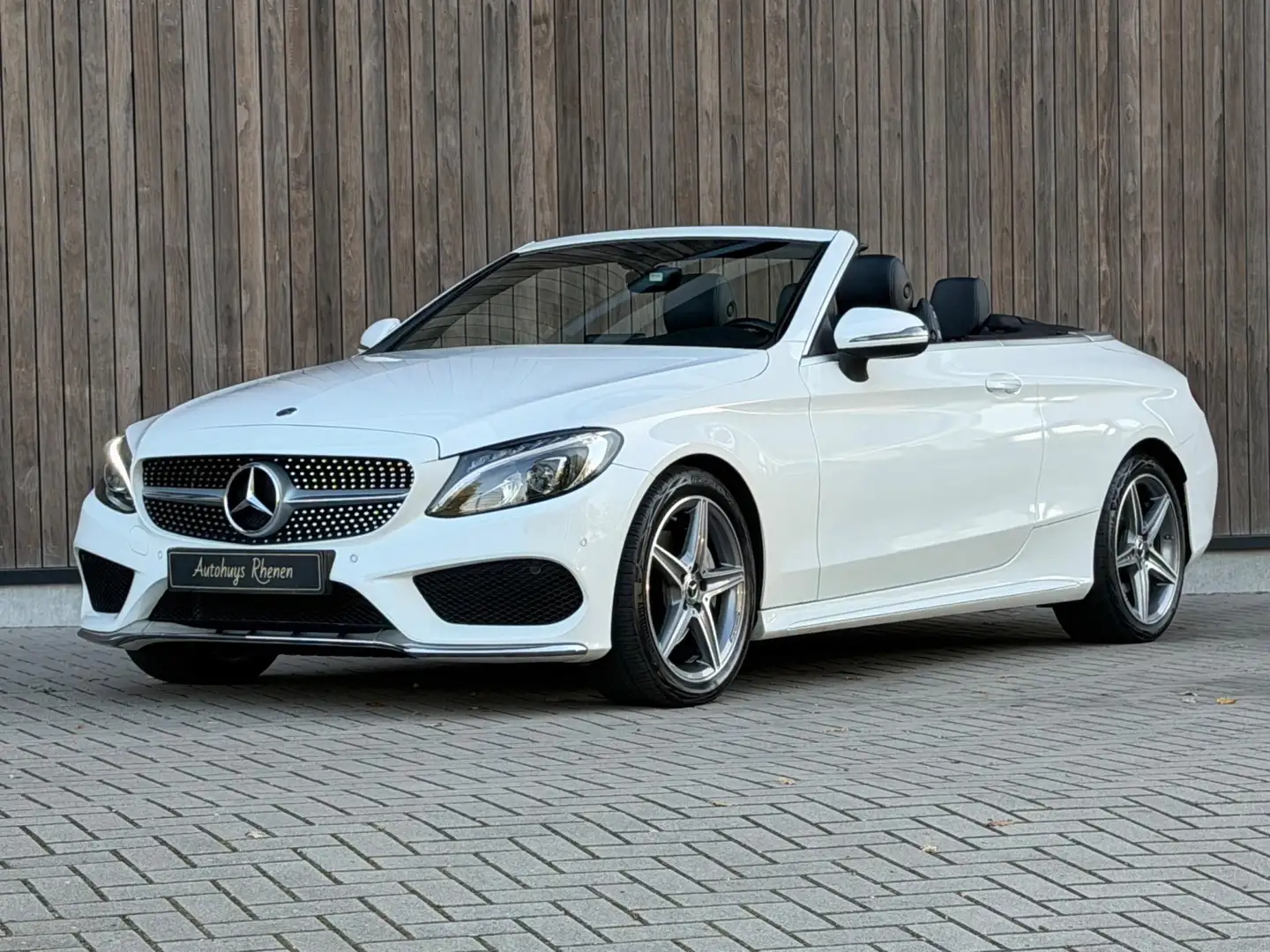 Mercedes-Benz C 180 Cabrio Premium / AMG-line / 18' / Blanc - 2