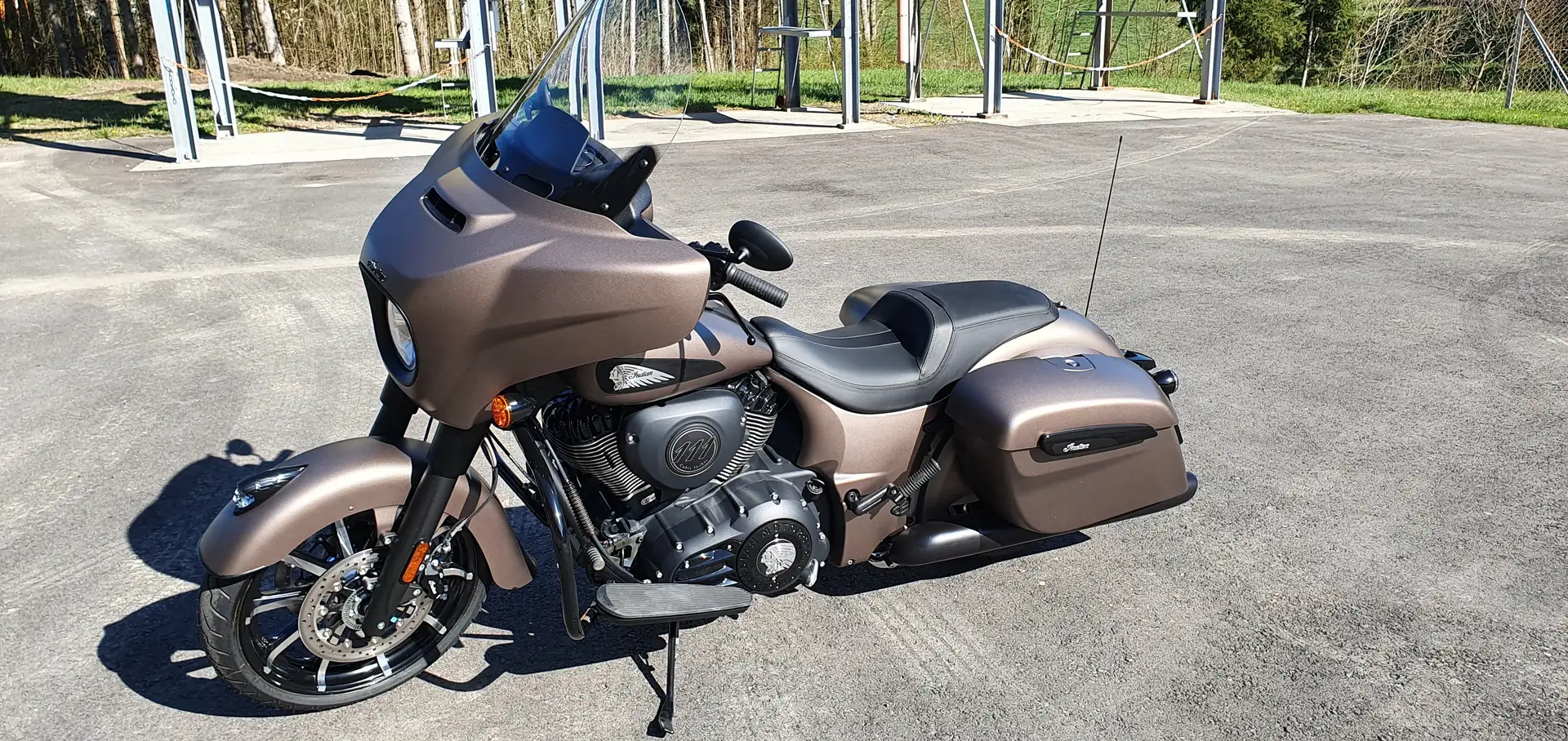 Indian Chieftain Dark Horse Bronce - 1