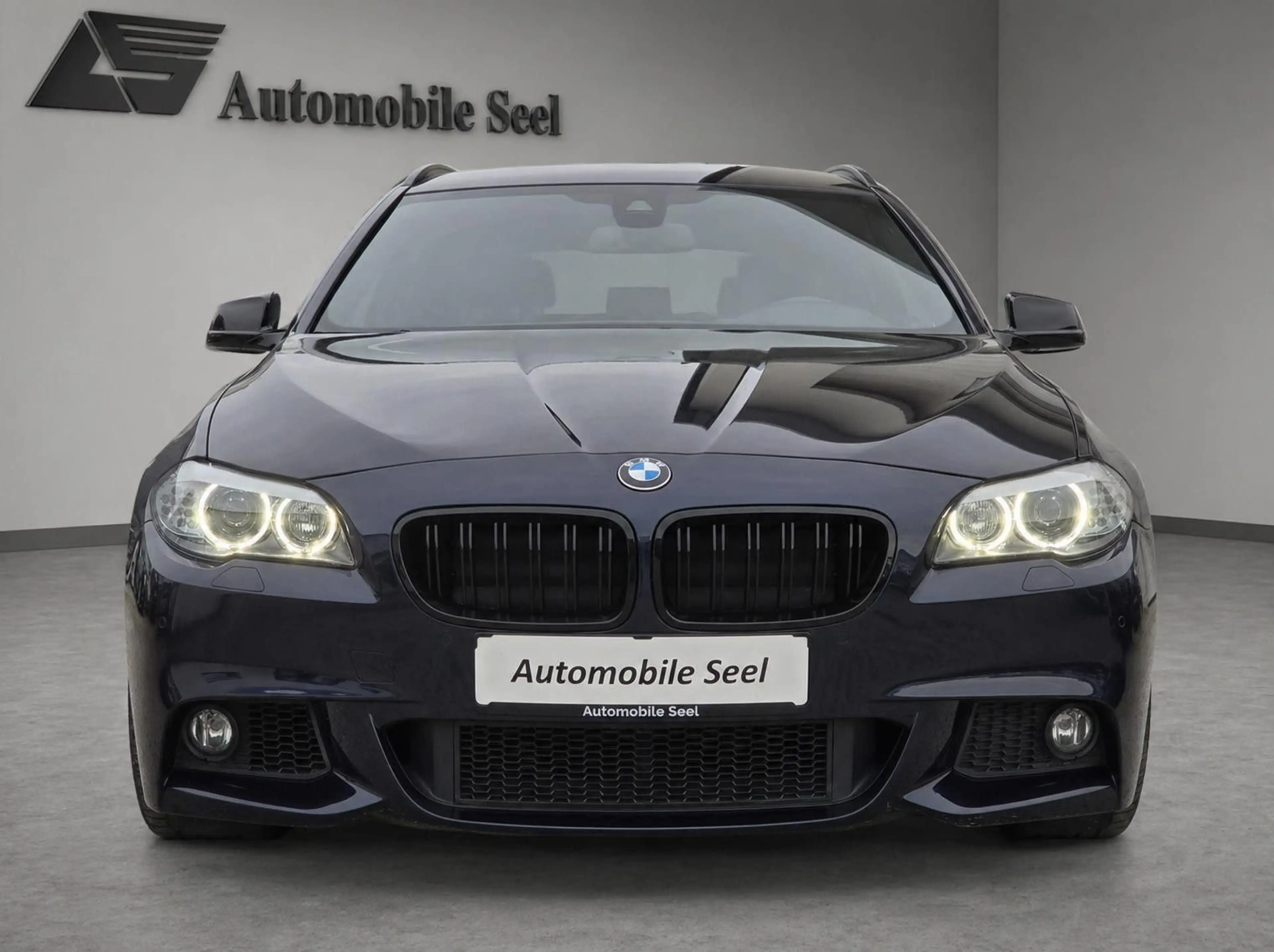 BMW 535 d xDrive Touring*M Paket*AHK*Navi*HUD*Bi-Xen — photo 2
