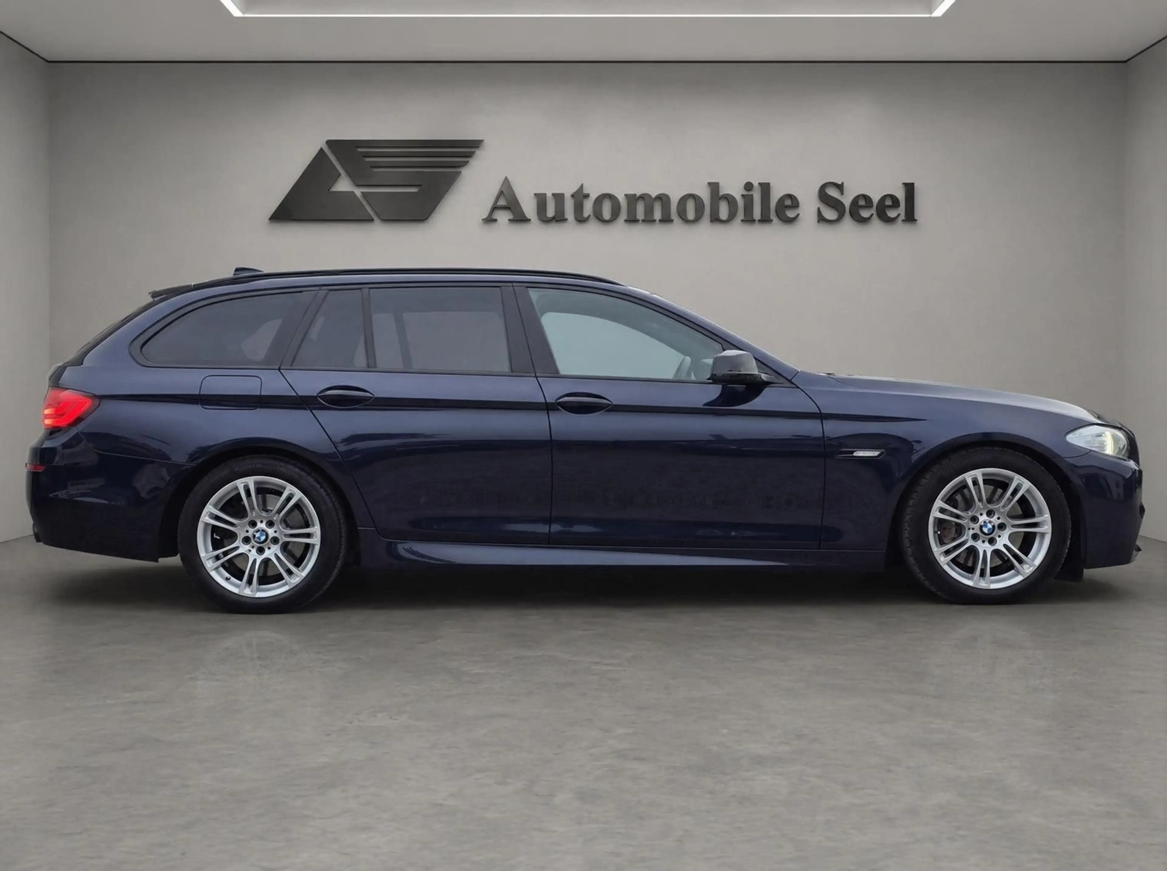 BMW 535 d xDrive Touring*M Paket*AHK*Navi*HUD*Bi-Xen — photo 4