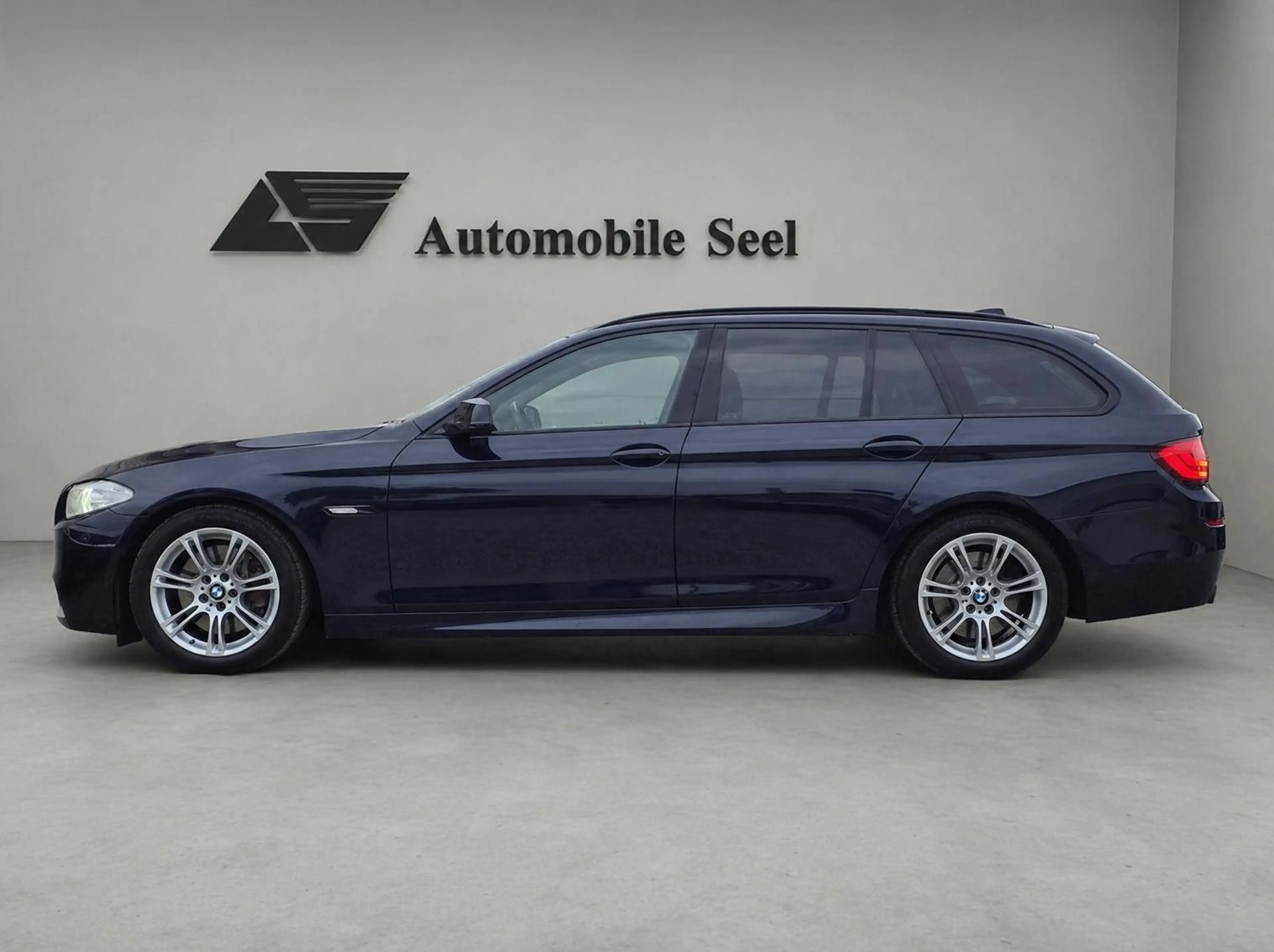 BMW 535 d xDrive Touring*M Paket*AHK*Navi*HUD*Bi-Xen — photo 8