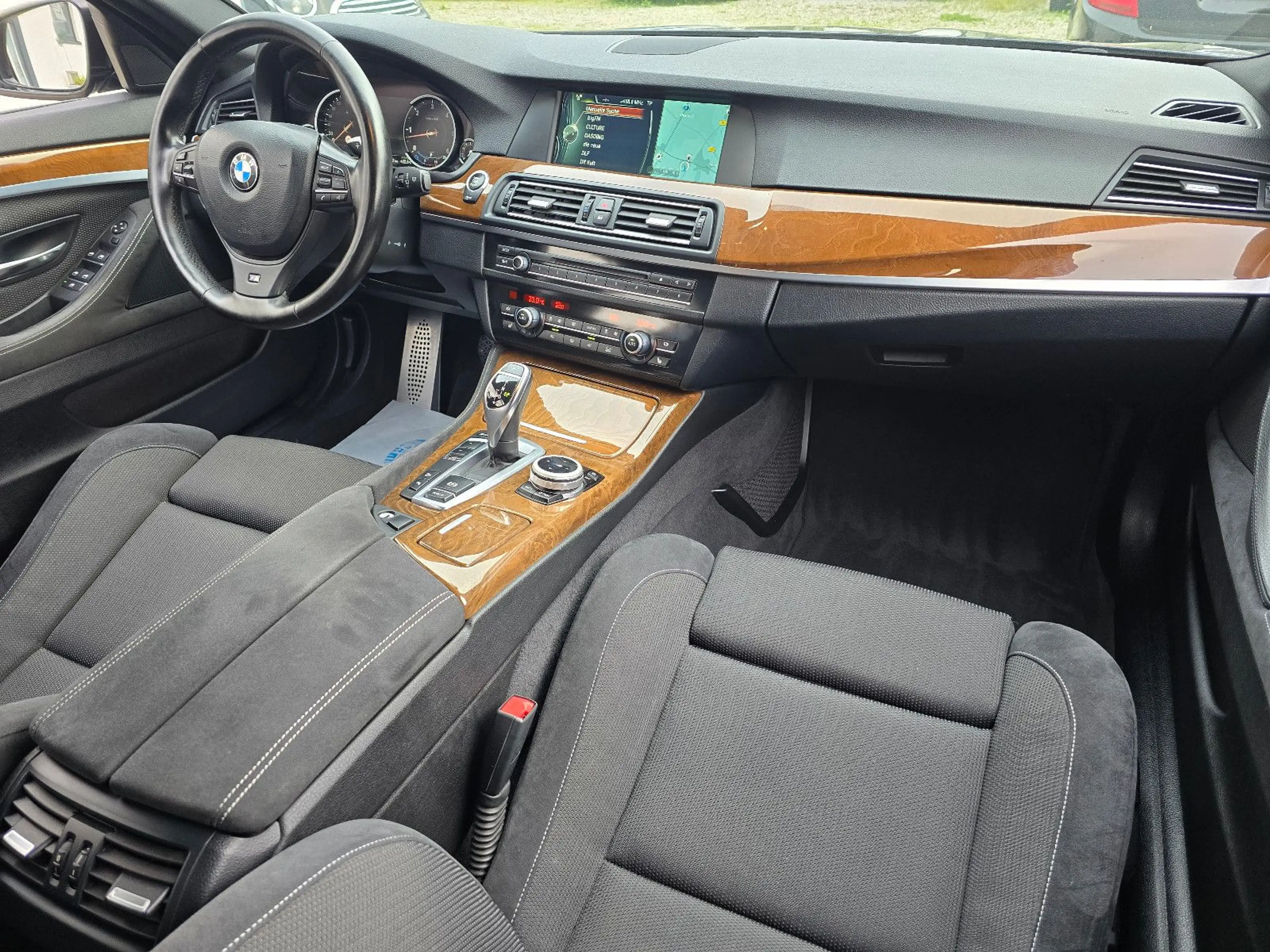 BMW 535 d xDrive Touring*M Paket*AHK*Navi*HUD*Bi-Xen — photo 13
