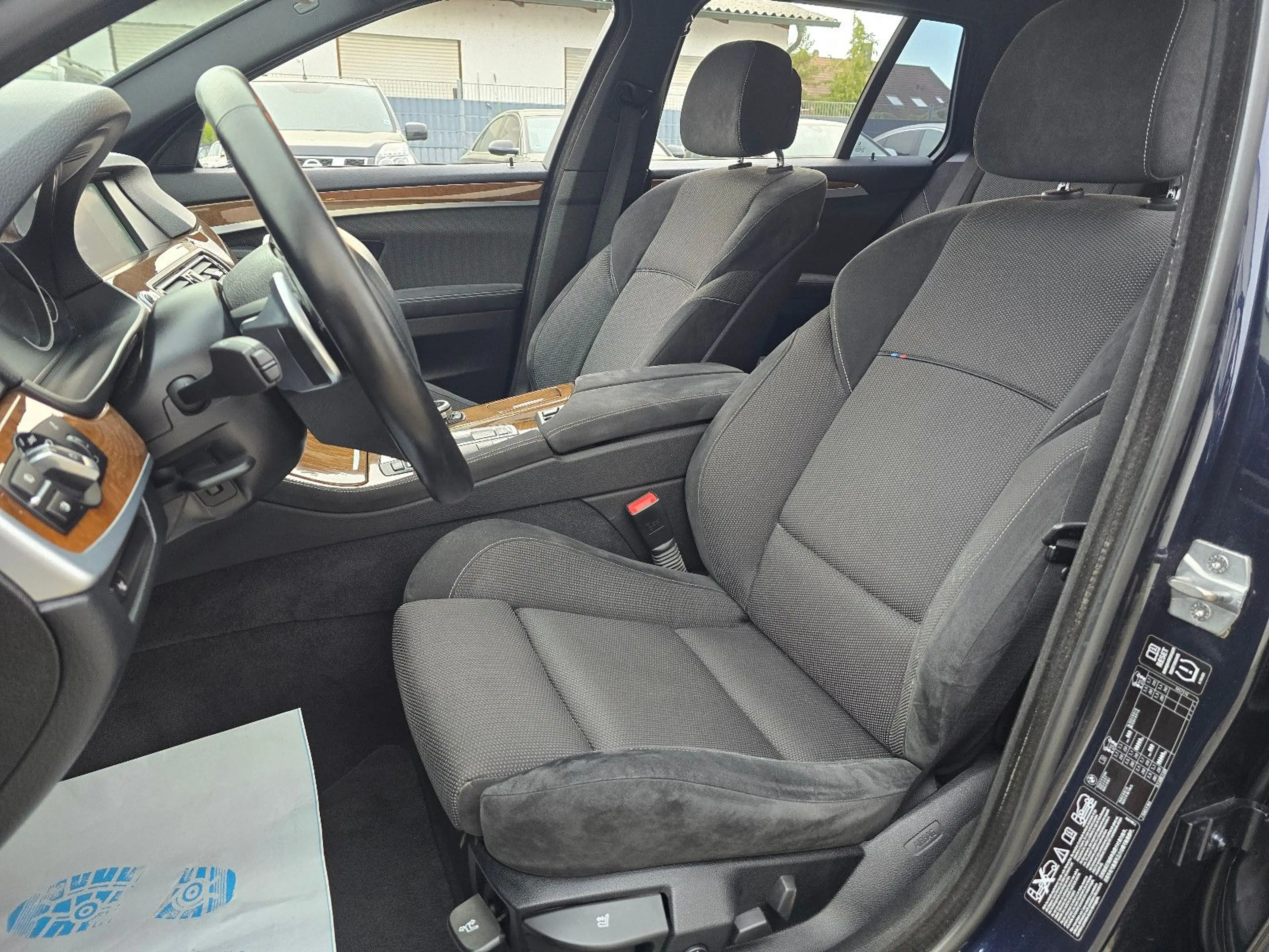 BMW 535 d xDrive Touring*M Paket*AHK*Navi*HUD*Bi-Xen — photo 10