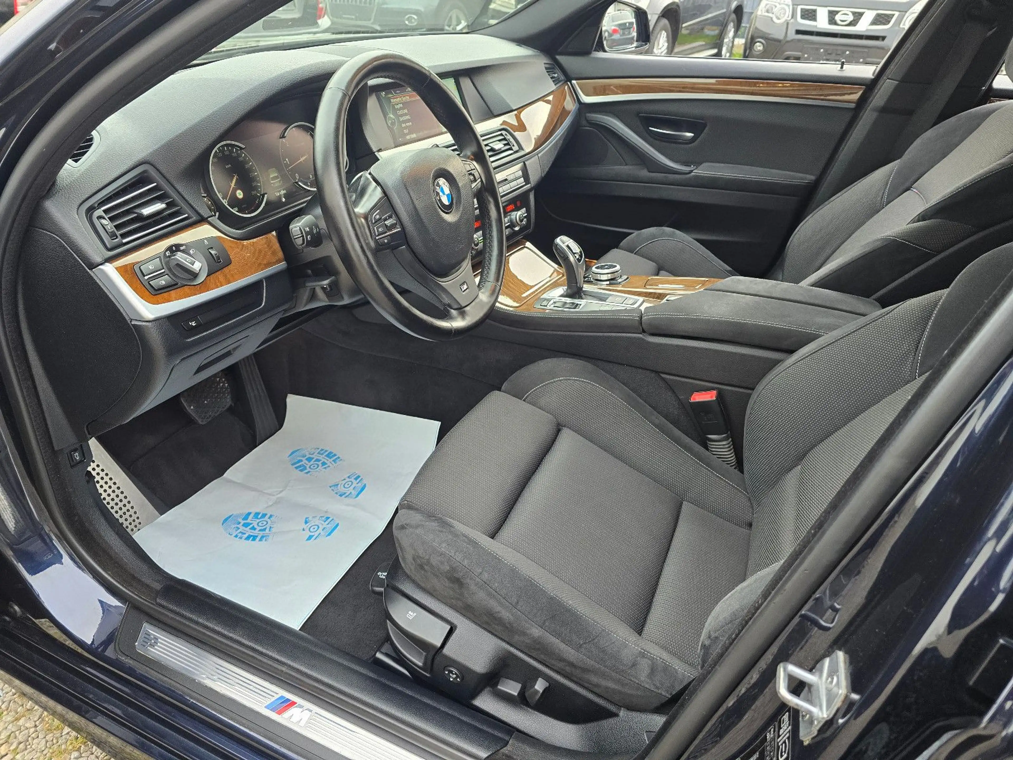 BMW 535 d xDrive Touring*M Paket*AHK*Navi*HUD*Bi-Xen — photo 9