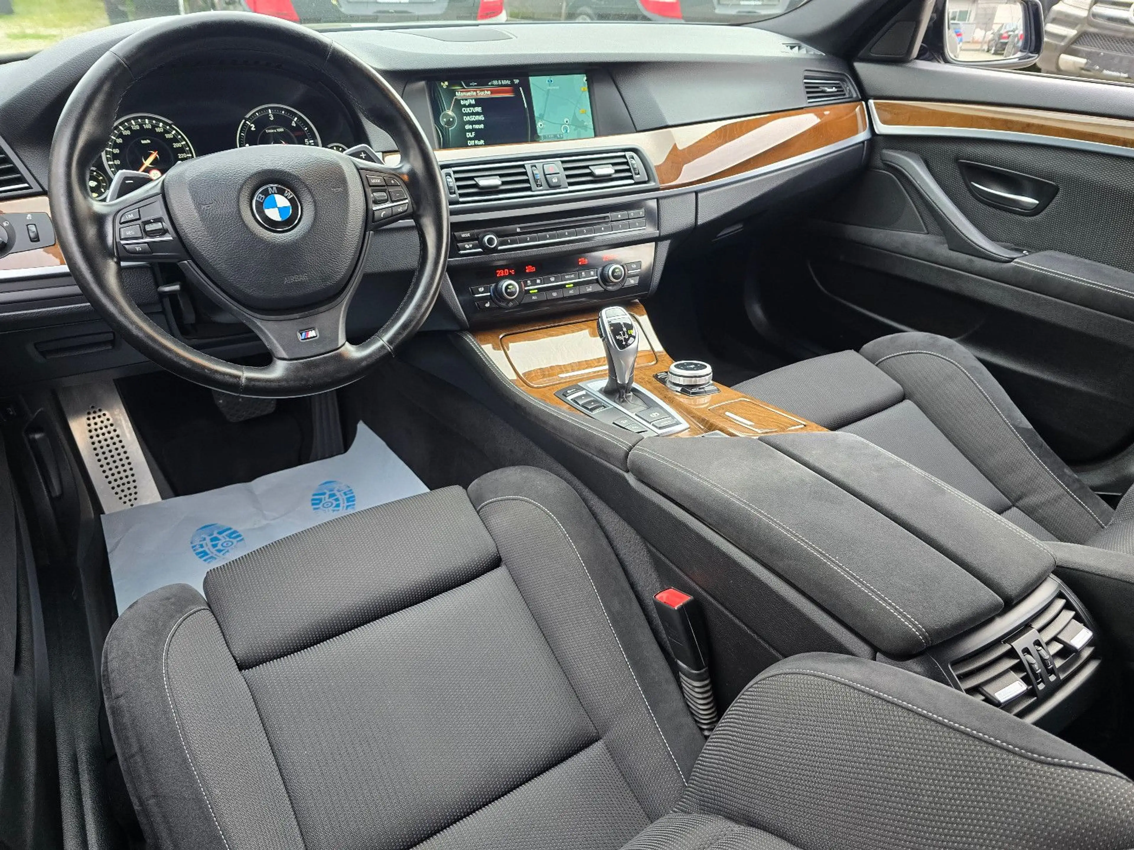 BMW 535 d xDrive Touring*M Paket*AHK*Navi*HUD*Bi-Xen — photo 11