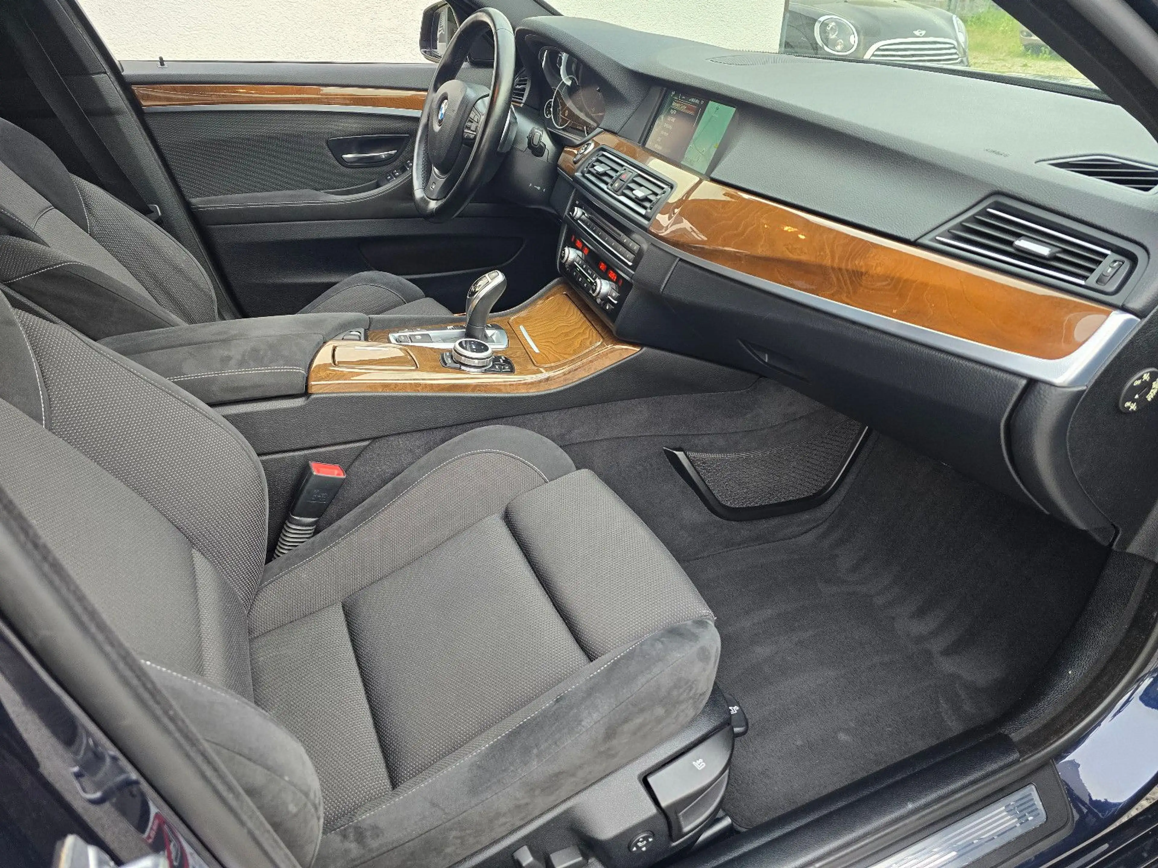 BMW 535 d xDrive Touring*M Paket*AHK*Navi*HUD*Bi-Xen — photo 14