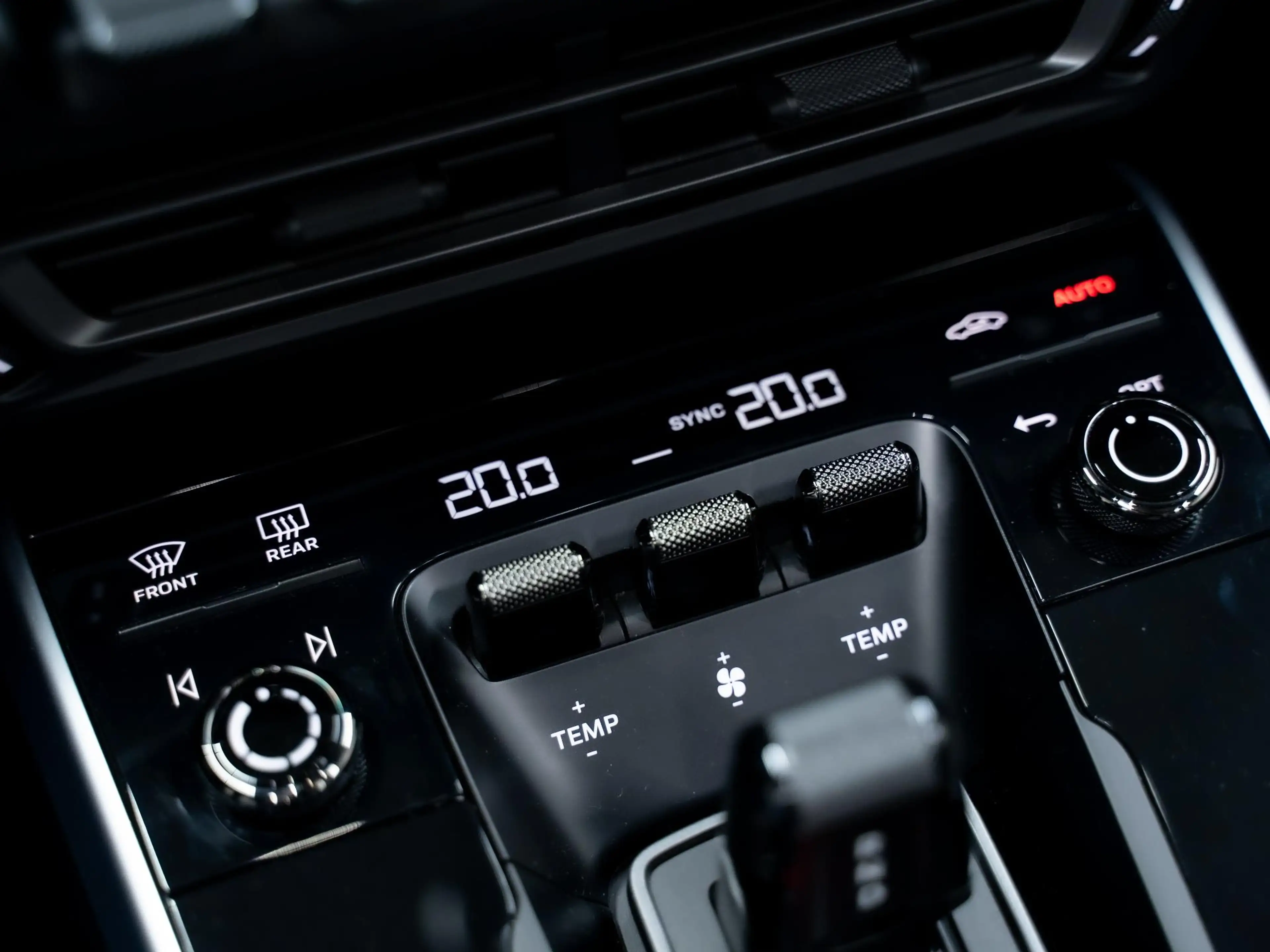 Porsche 992 Cabrio 3.0 Carrera 4S | Techart | Akrapovič | Spor — photo 26
