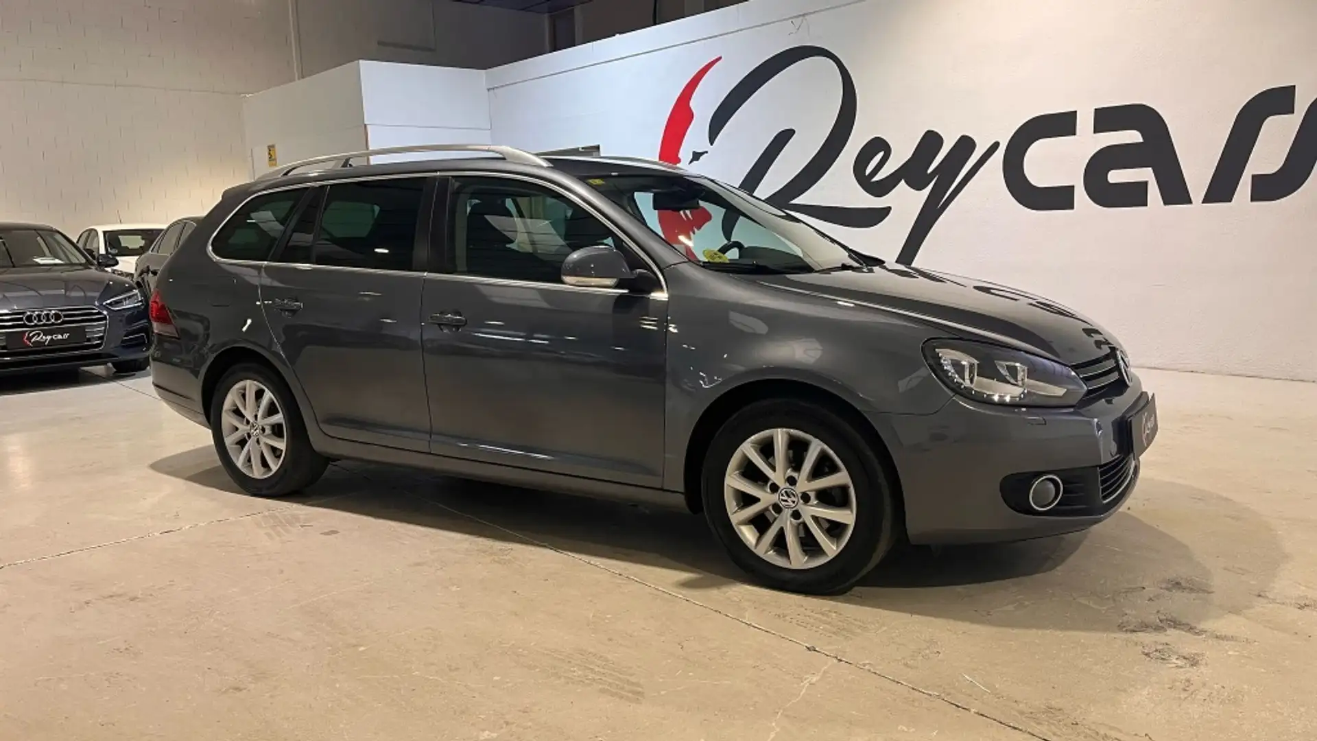 Volkswagen Golf 1.6TDI CR Advance DSG 105 Gris - 2