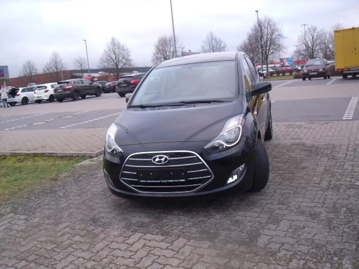 Hyundai iX20 blue Space Černá - 2