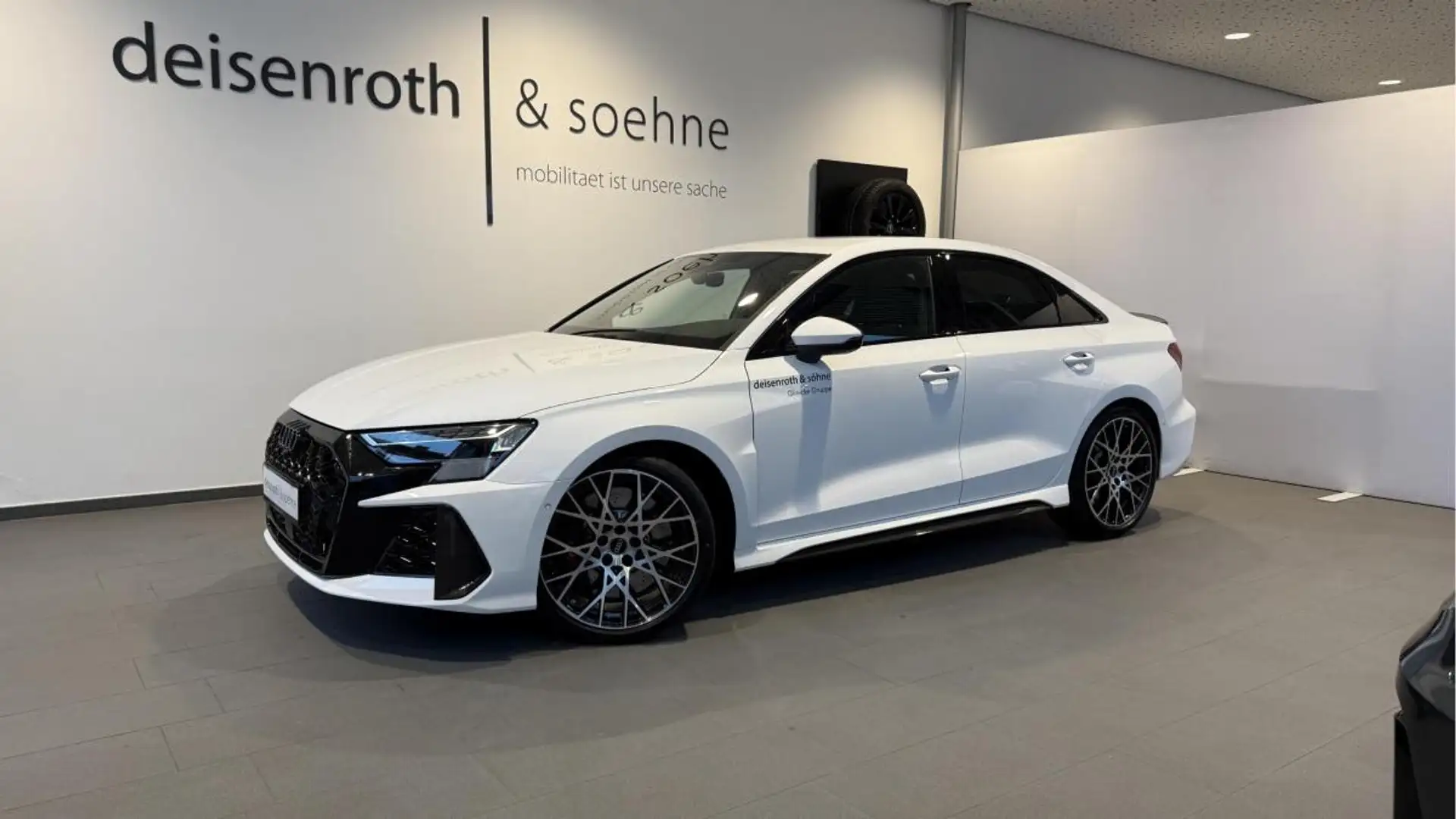 Audi RS3 Limousine 2.5 TFSI quattro S tronic ☞ 280 km/h max Weiß - 1