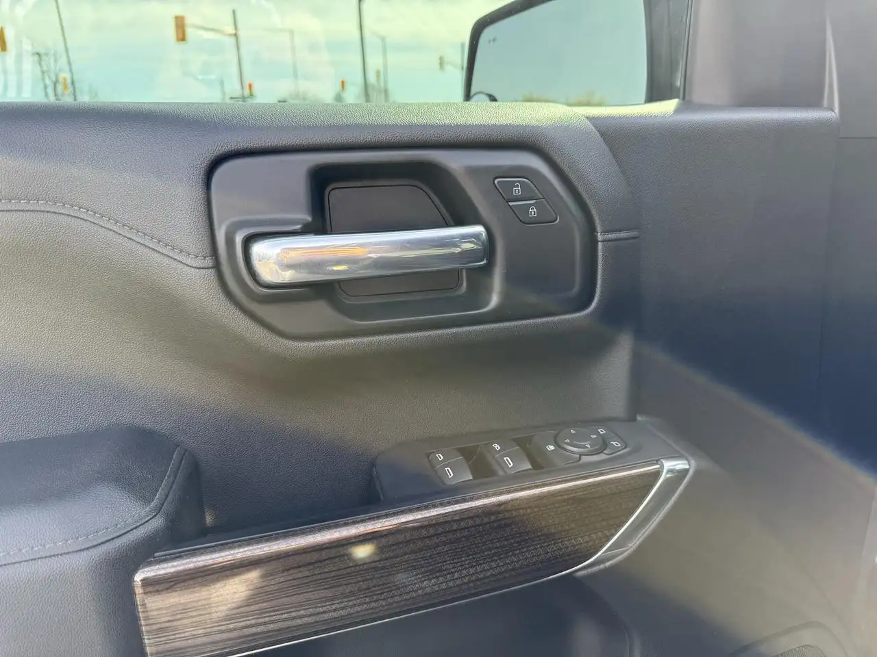 Chevrolet Silverado 1500 снимка Chevrolet Silverado 1500