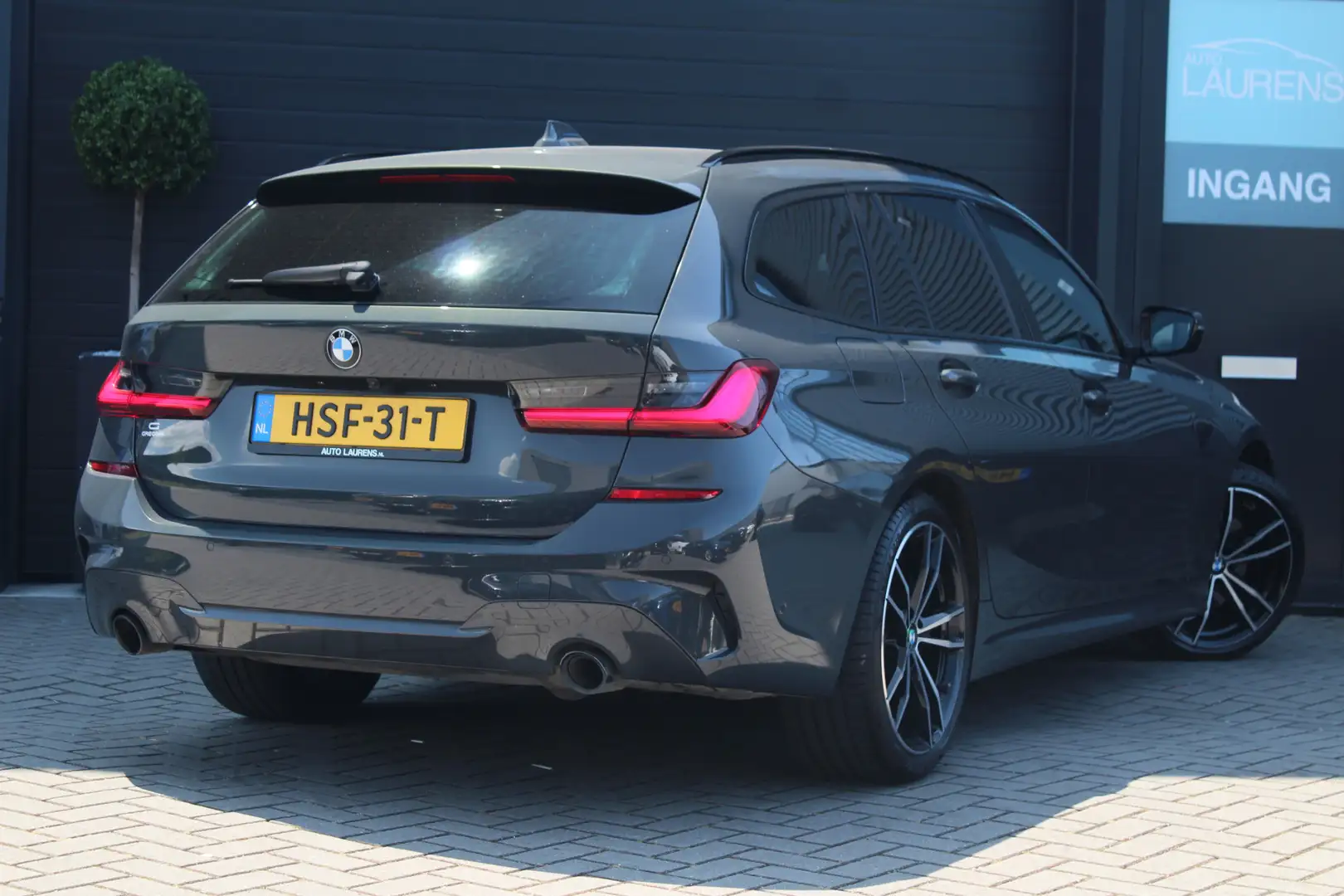 BMW 330 3-serie Touring 330i M sport | H&K | HUD | Pano | Grey - 2