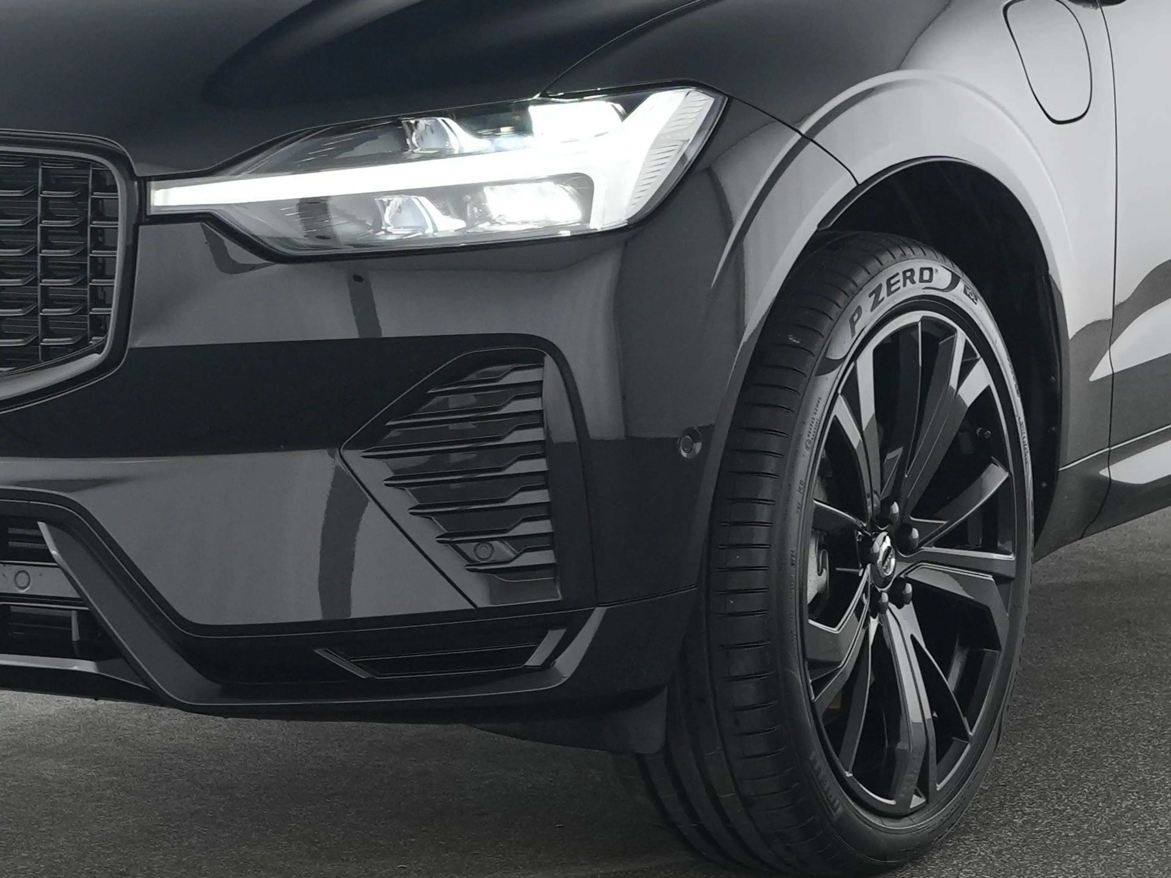 Volvo XC60 T8 AWD Plus Black Edition ACC*360°KAMERA*21 — photo 9