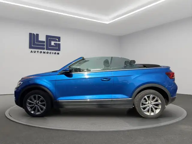 Volkswagen T-Roc view 9