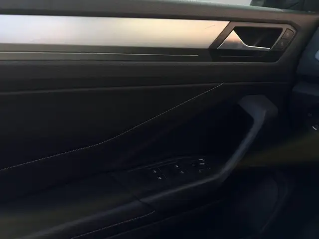 Volkswagen T-Roc view 14