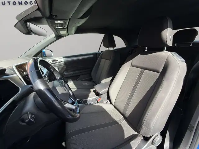 Volkswagen T-Roc view 11