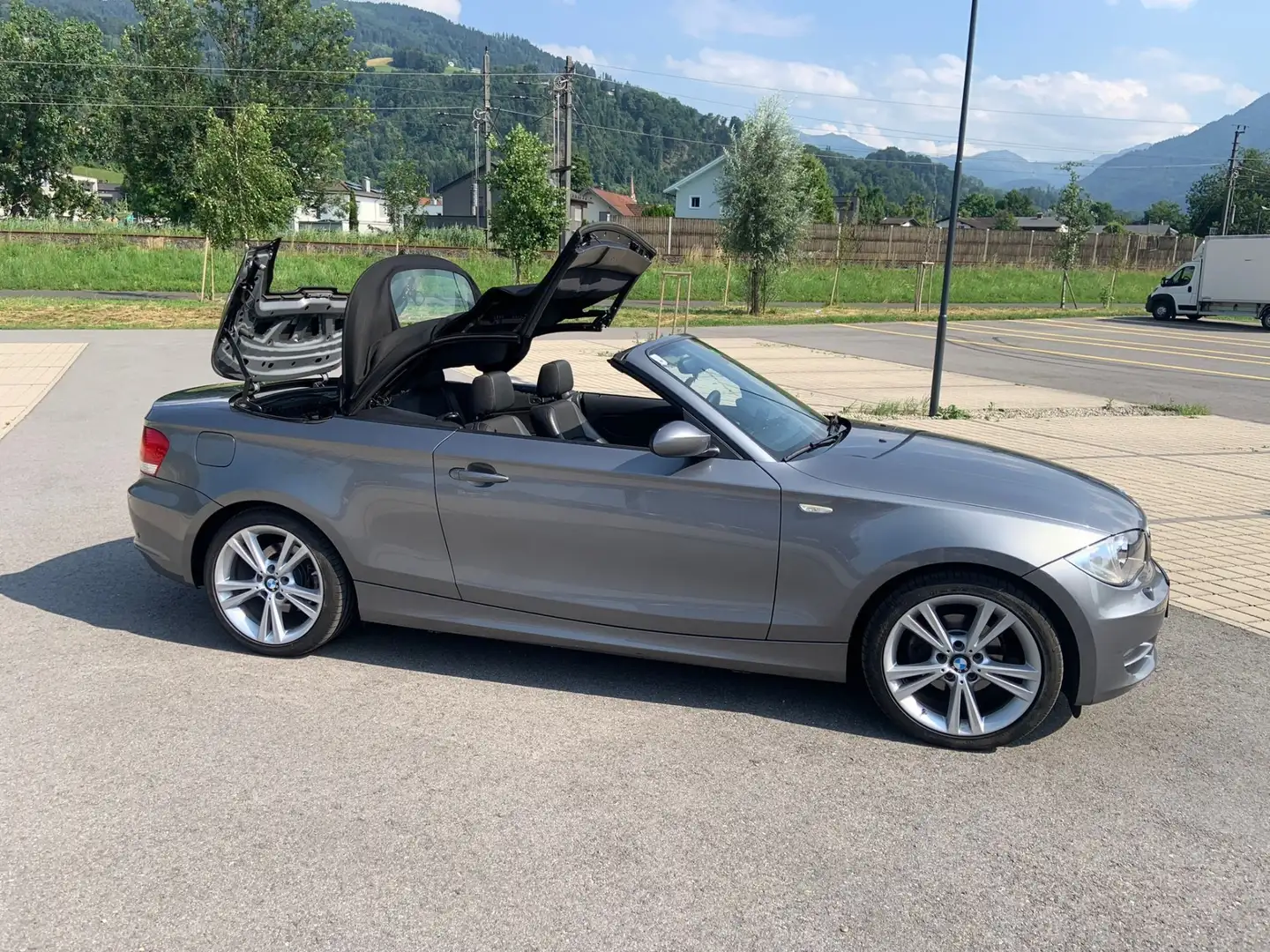 BMW 118 118d Cabrio Grau - 2