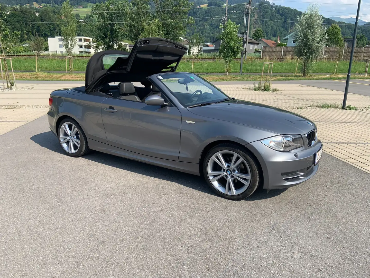 BMW 118 118d Cabrio Grau - 1