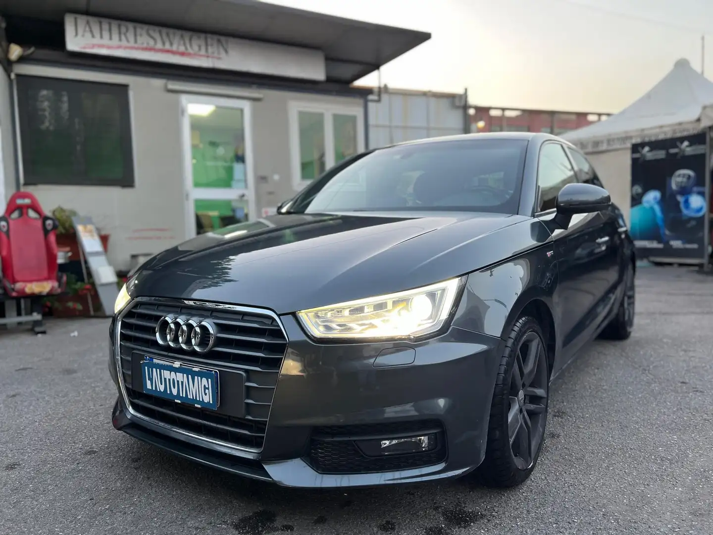 Audi A1 A1 1.6 TDI 105 CV Ambition Grau - 2
