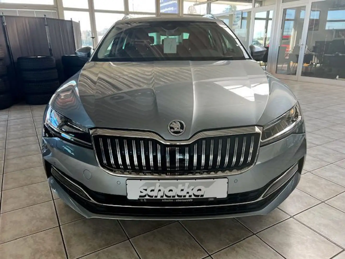 Skoda Superb Combi L&K,Standheiz,AHK,Leder,ACC,Mirolin Grau - 2