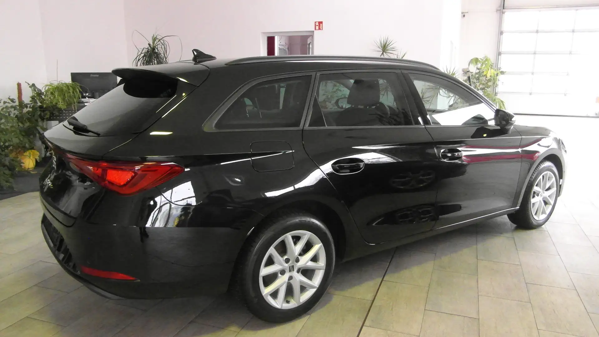 SEAT Leon Sportstourer 1.5 eTSI ACT OPF DSG Style Noir - 2